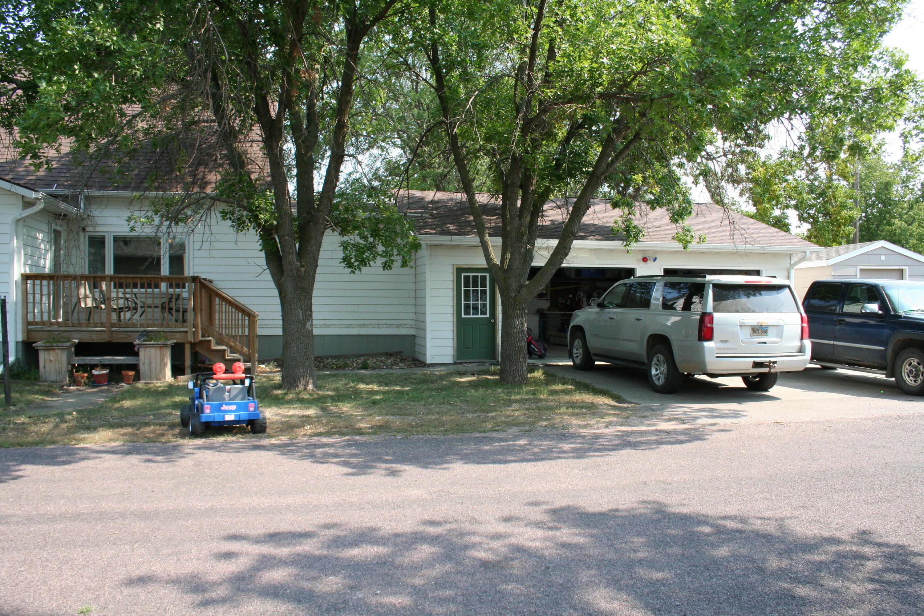 201 E 4th St