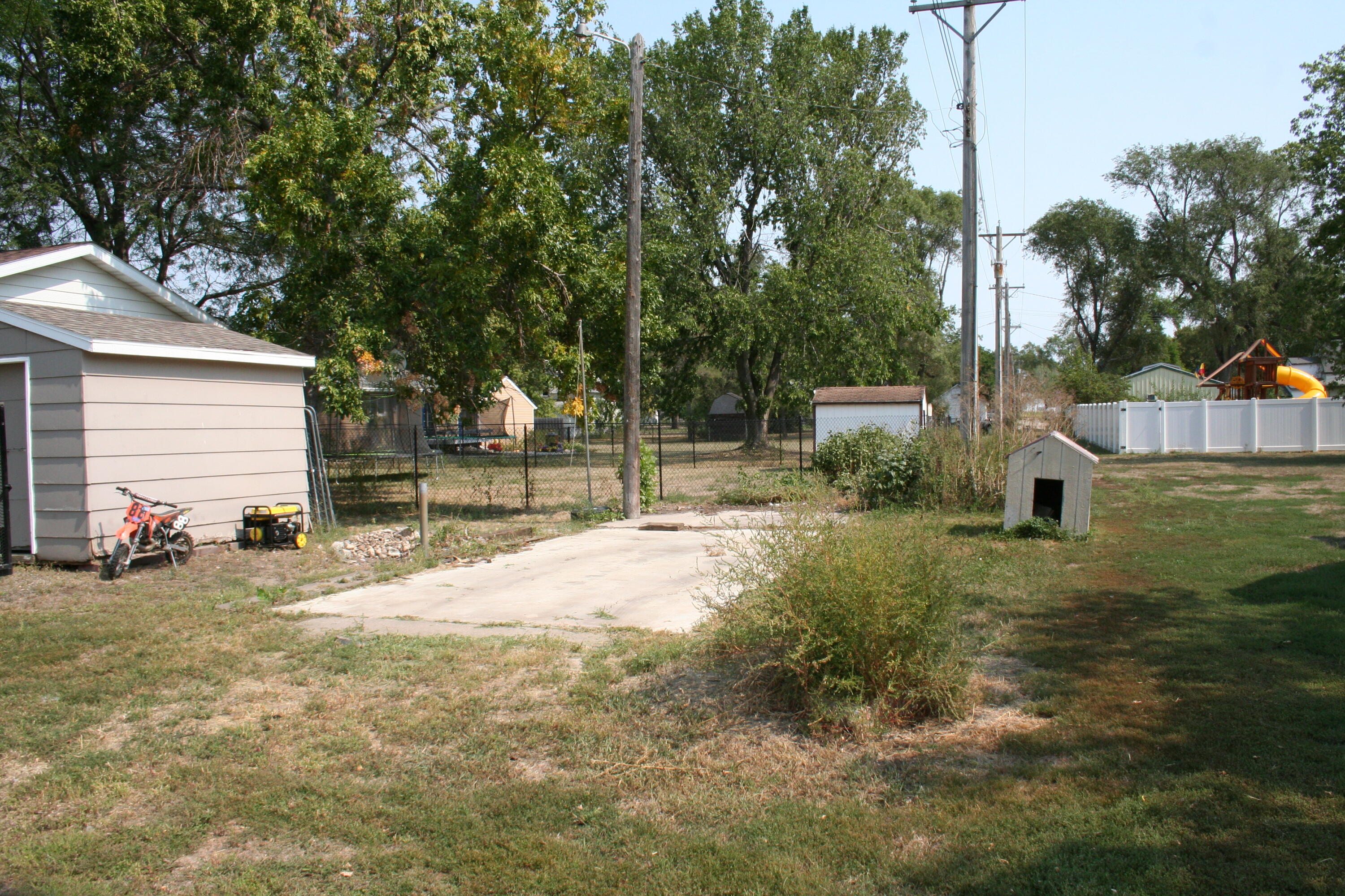 201 E 4th St