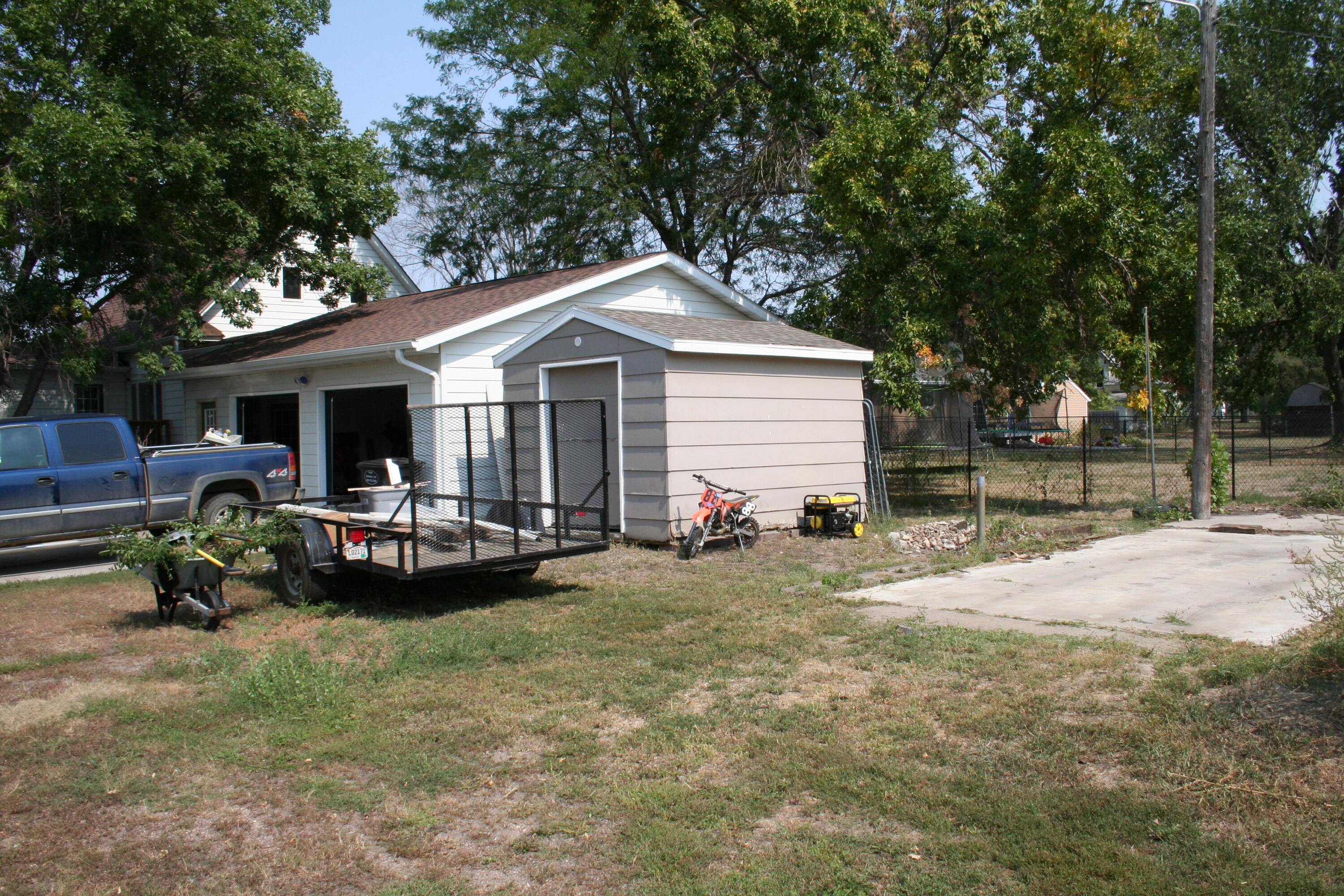 201 E 4th St