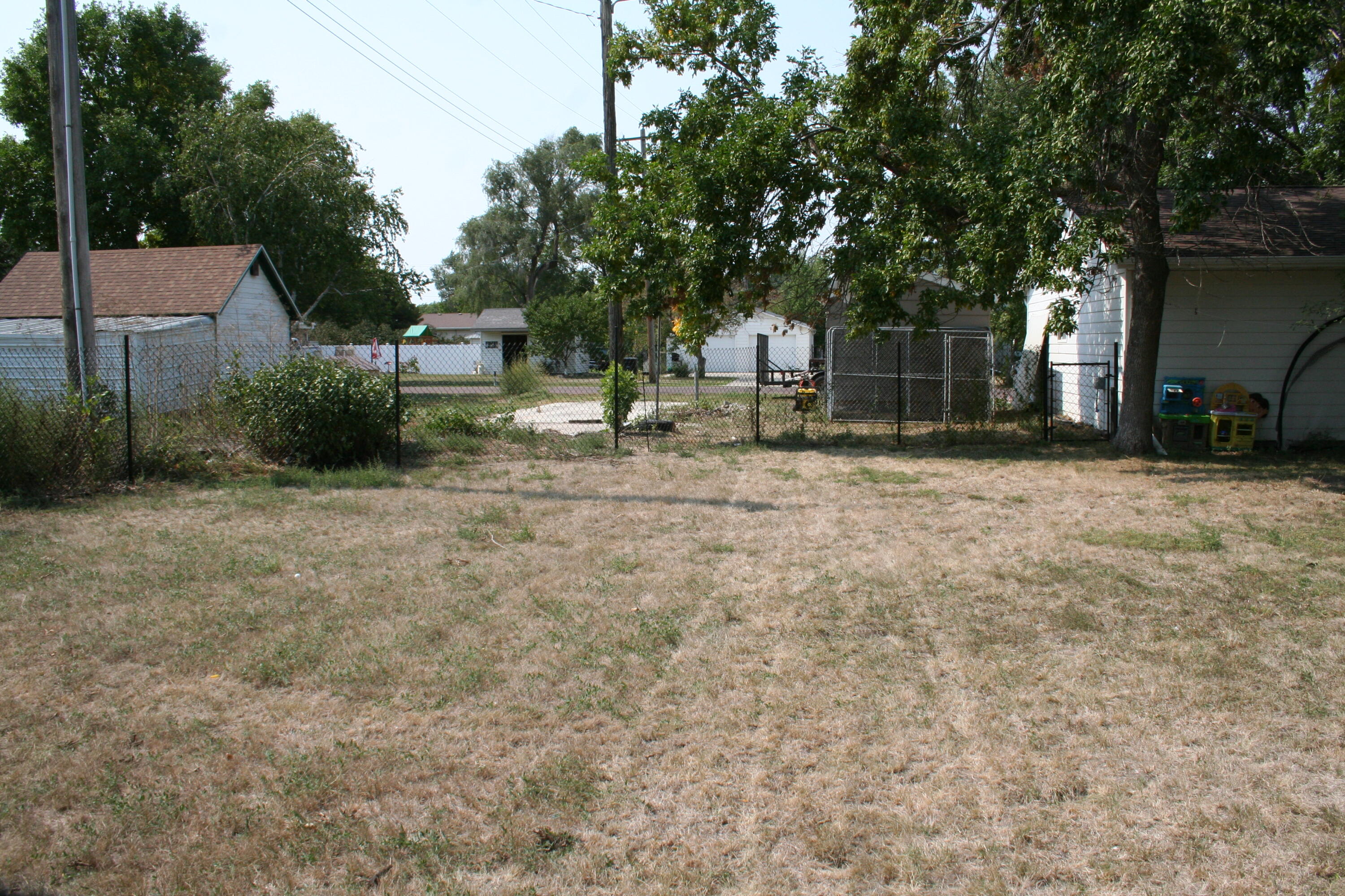 201 E 4th St