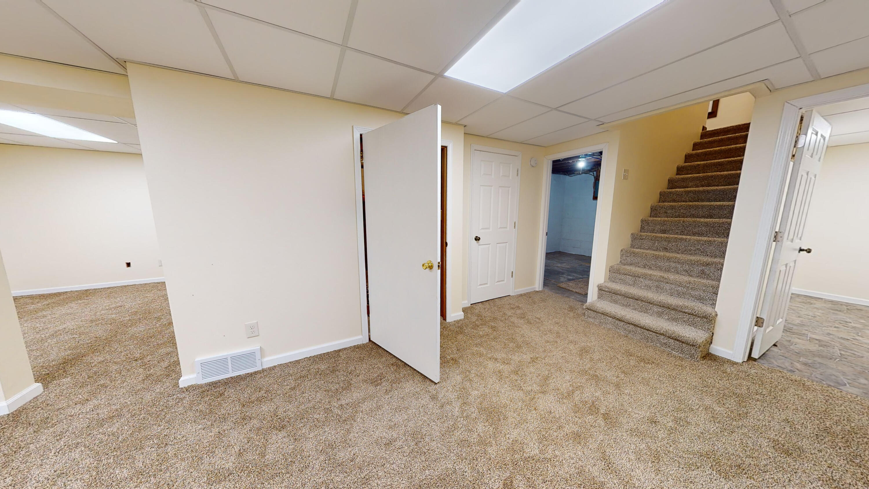 1121 W 4th Ave