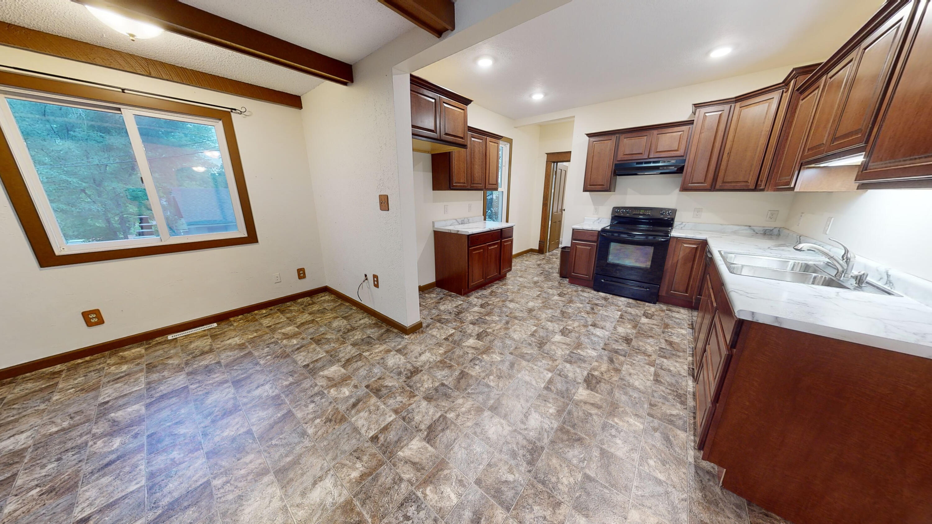 1121 W 4th Ave
