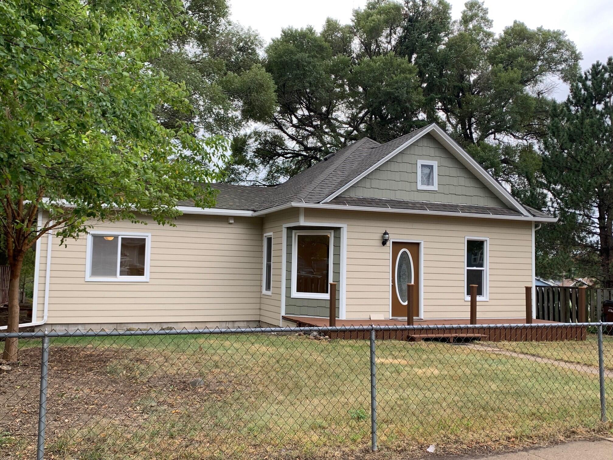 1121 W 4th Ave