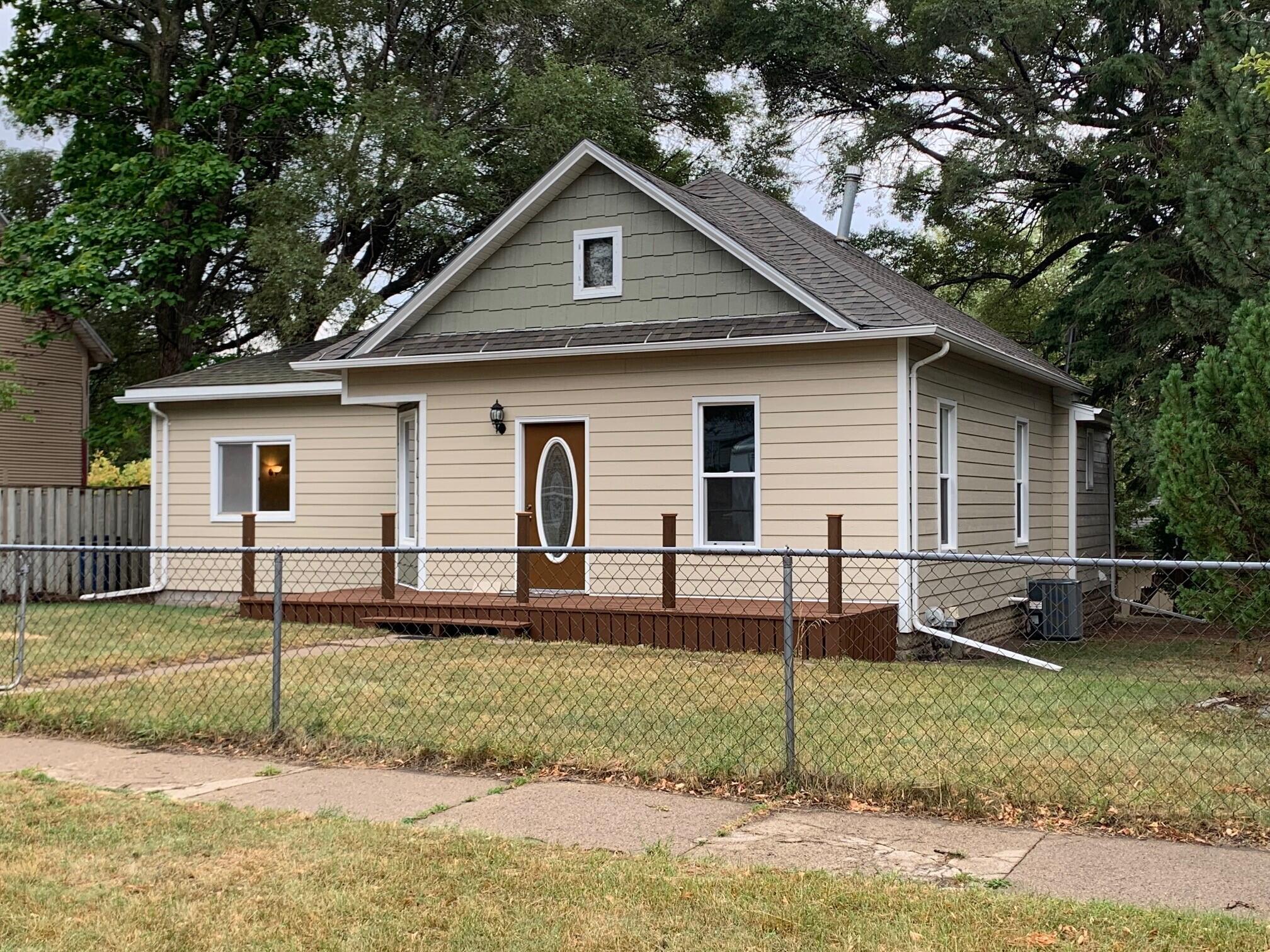 1121 W 4th Ave