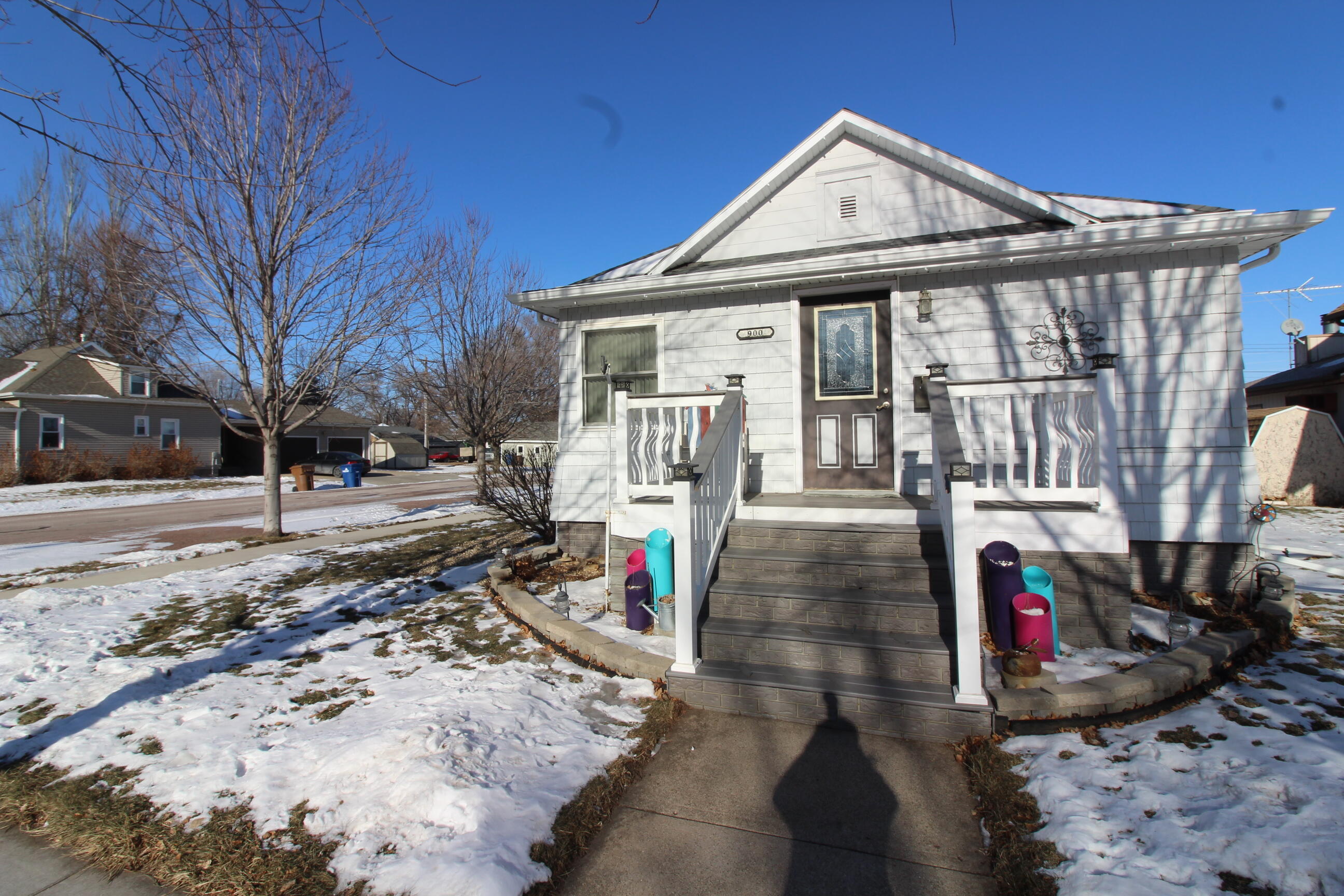 900 E 7th Ave