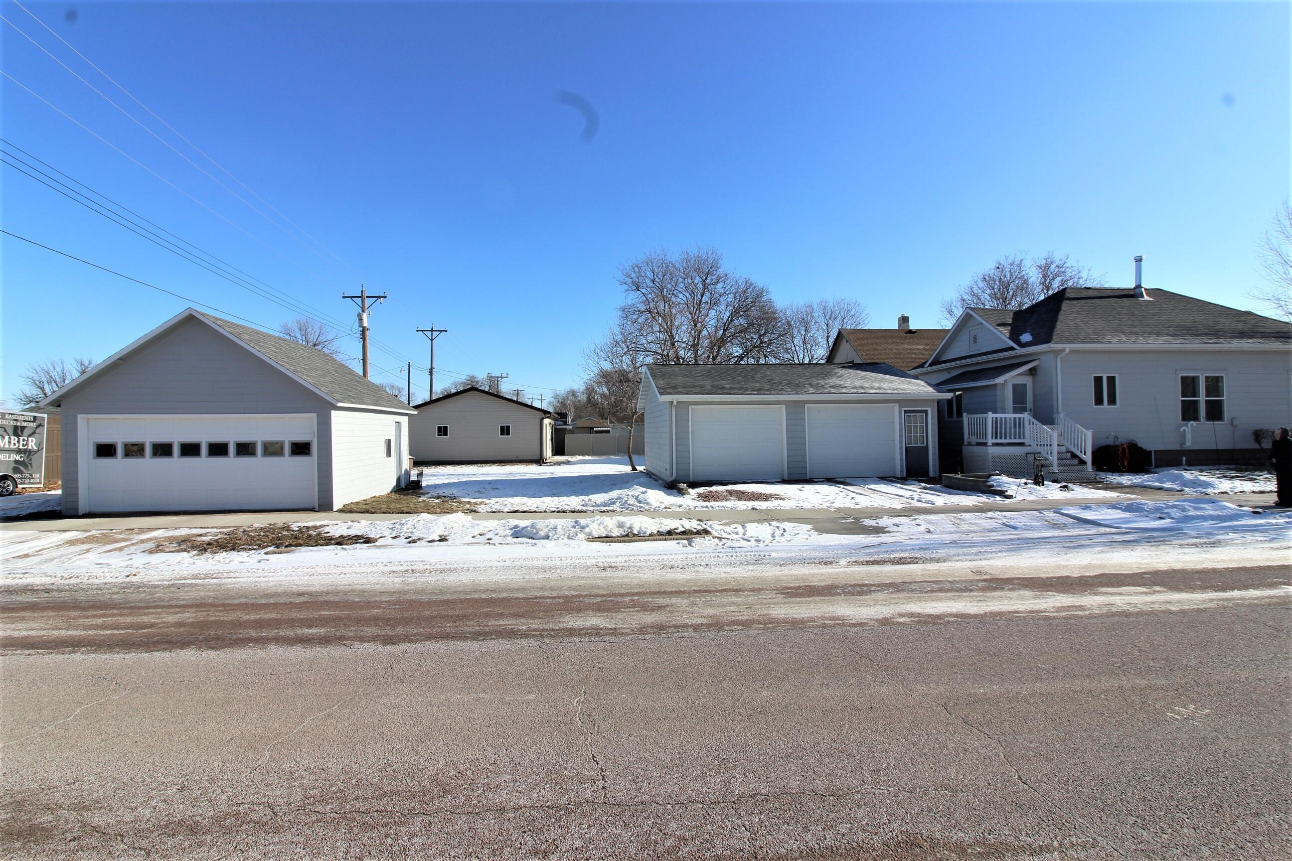 900 E 7th Ave