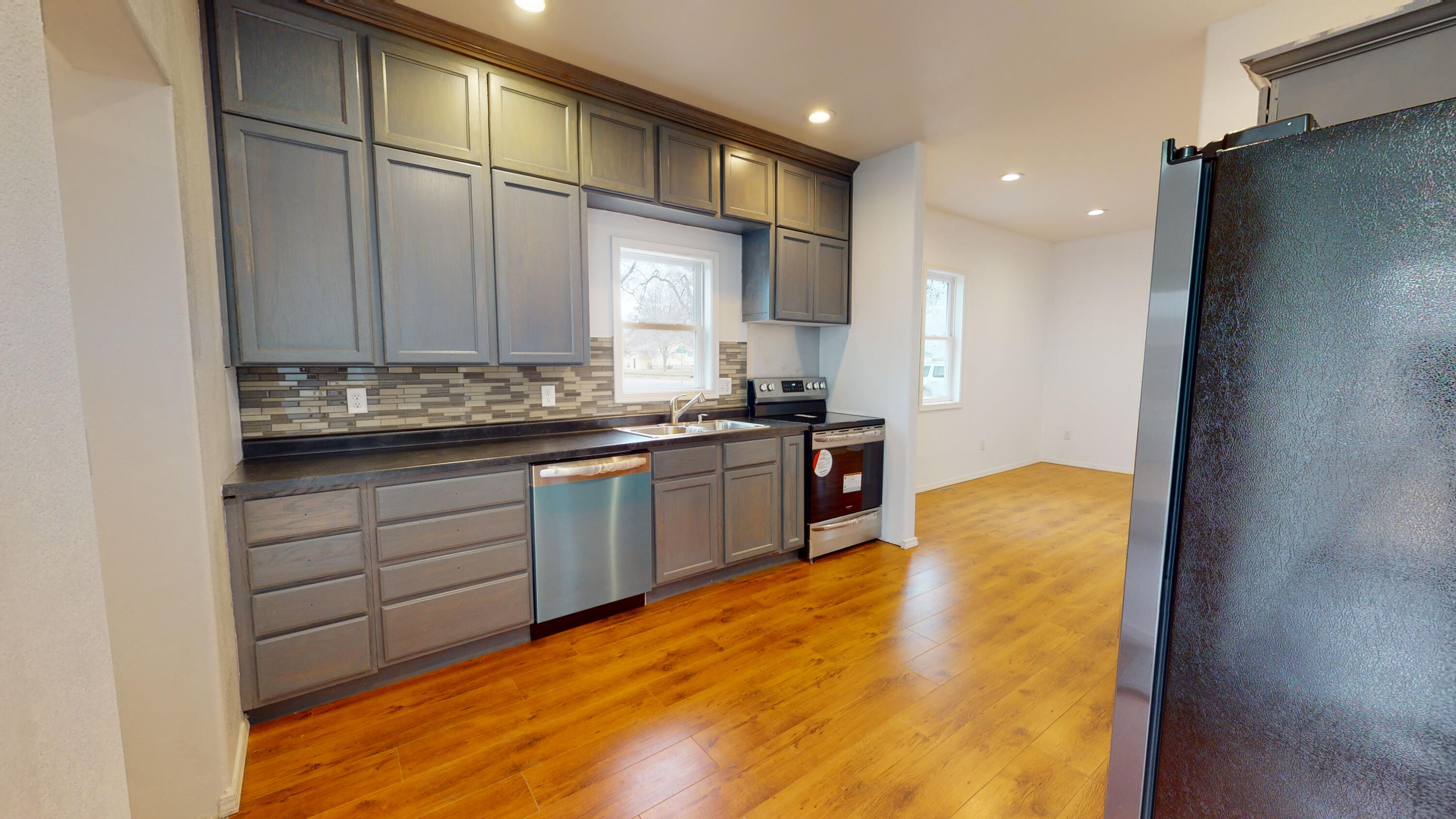 407 E 9th Ave