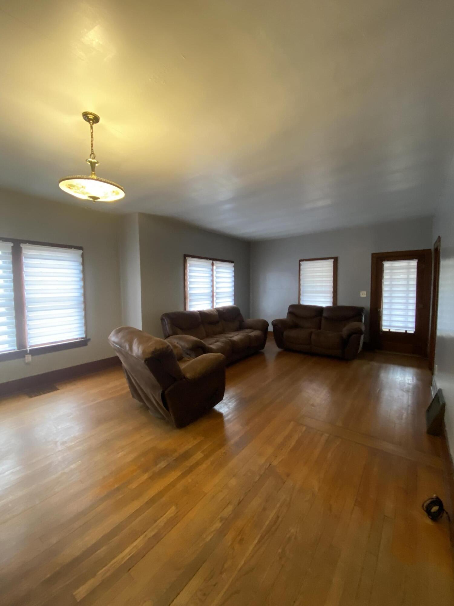 280 E 5th St