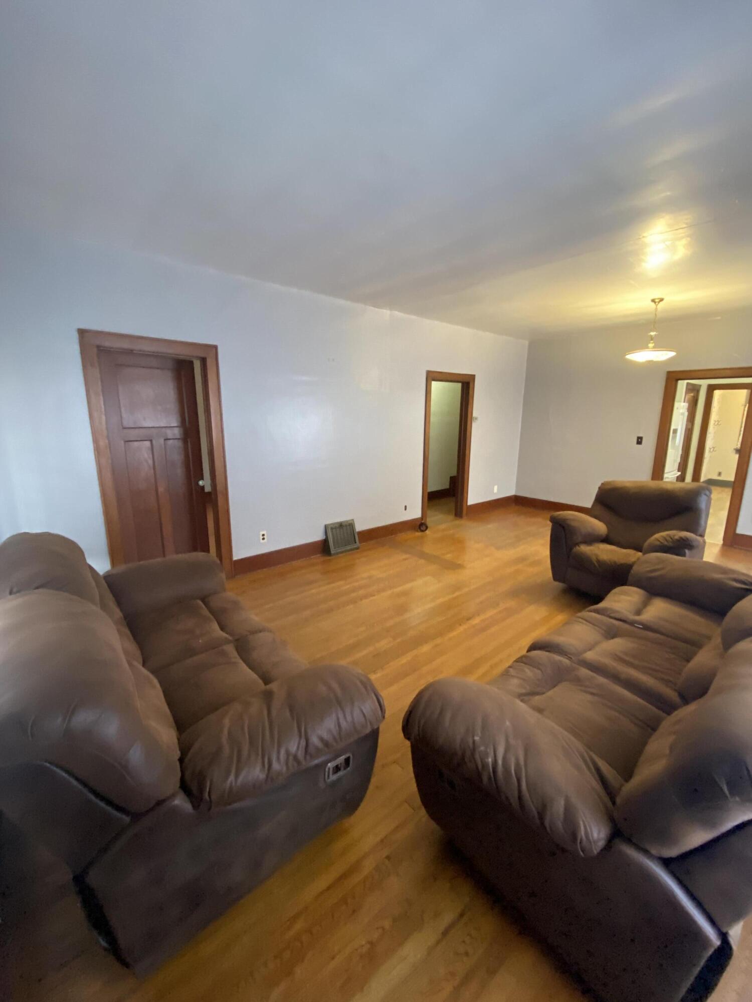 280 E 5th St
