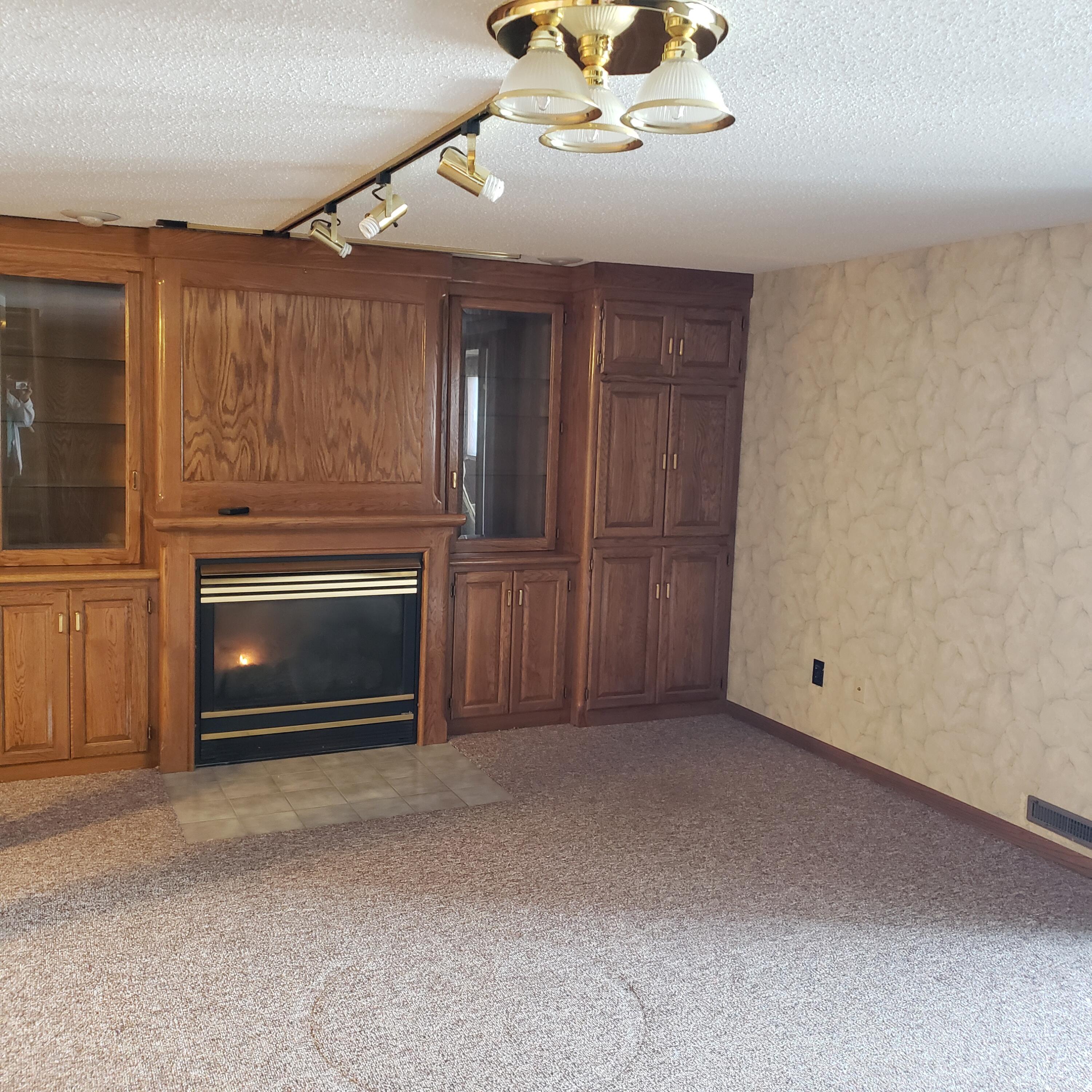 19 W Harmon Dr