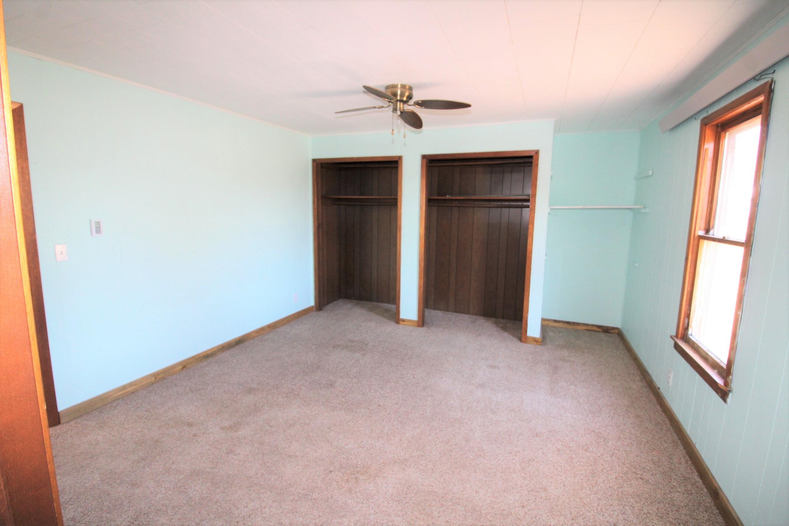 306 E 4th St