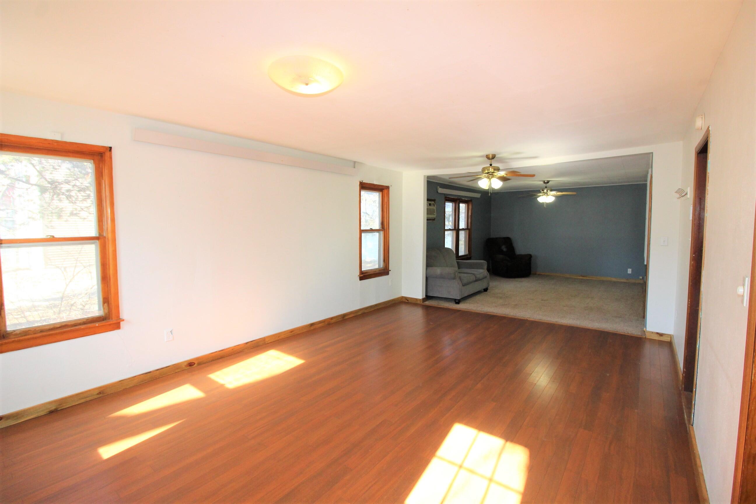 306 E 4th St