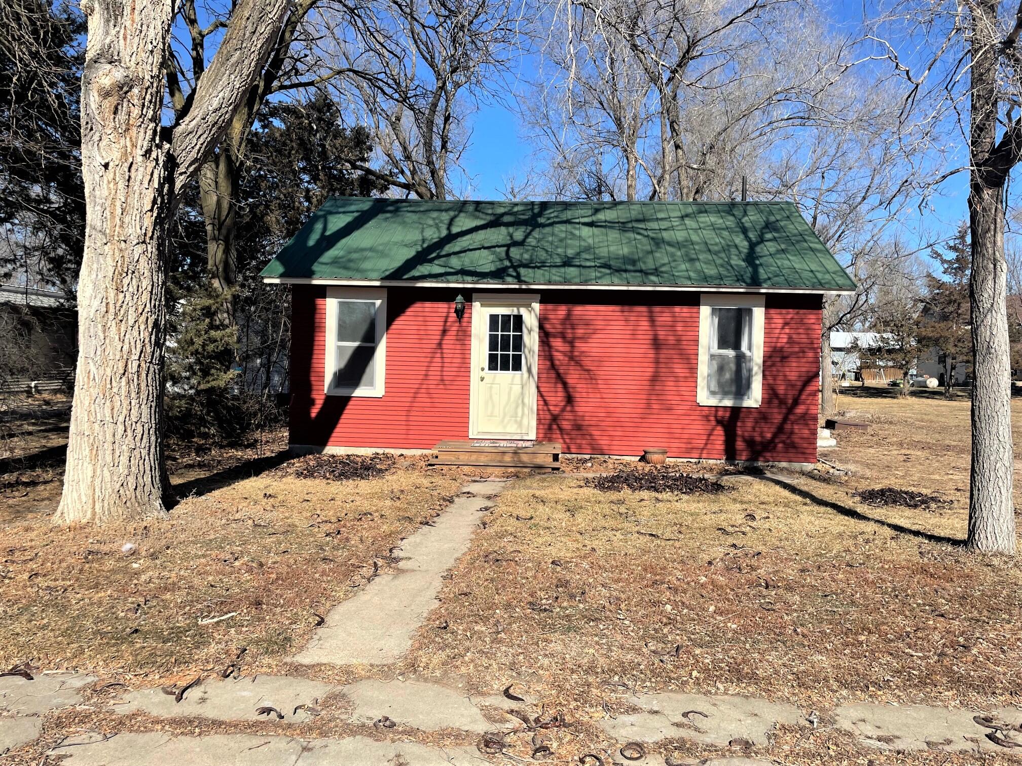306 E 4th St