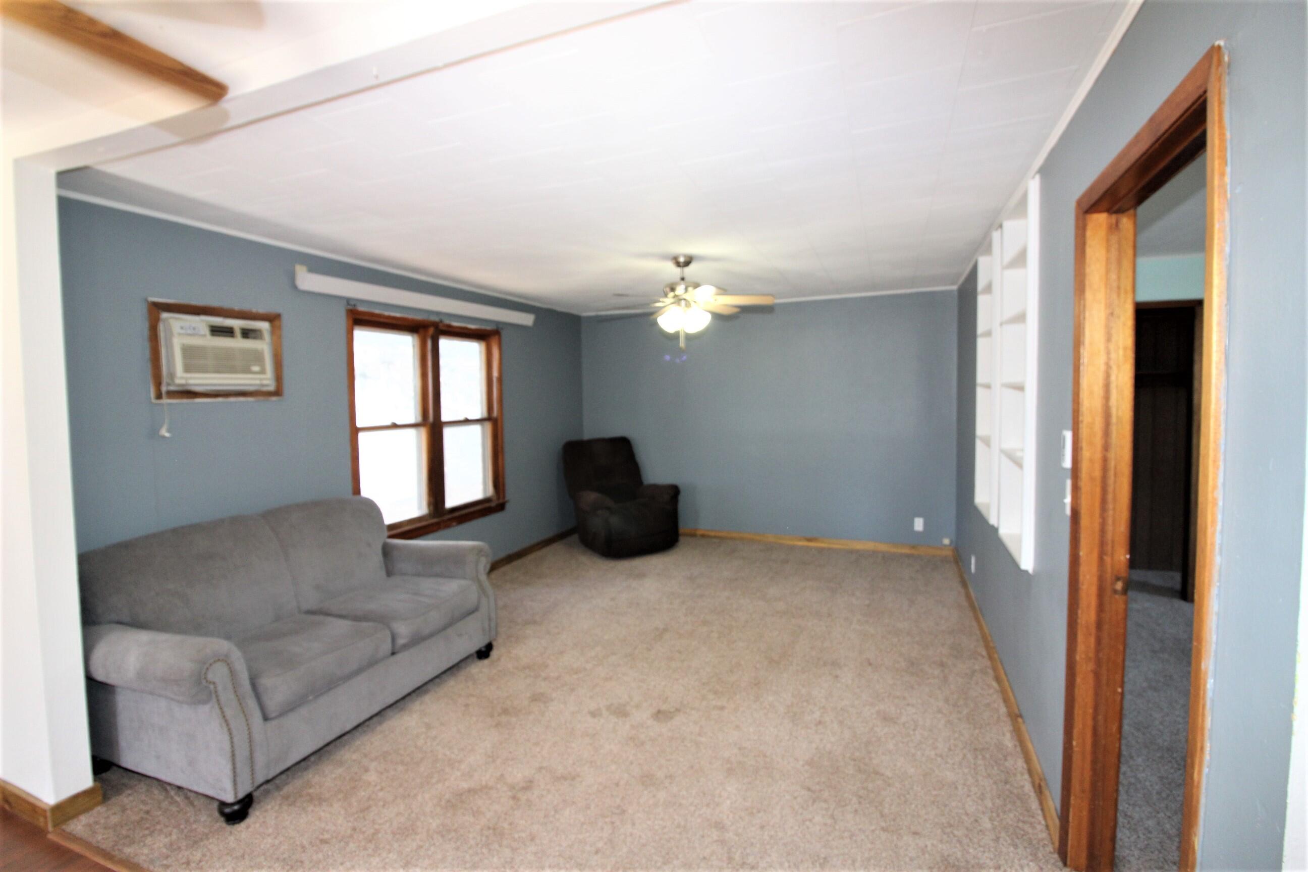 306 E 4th St