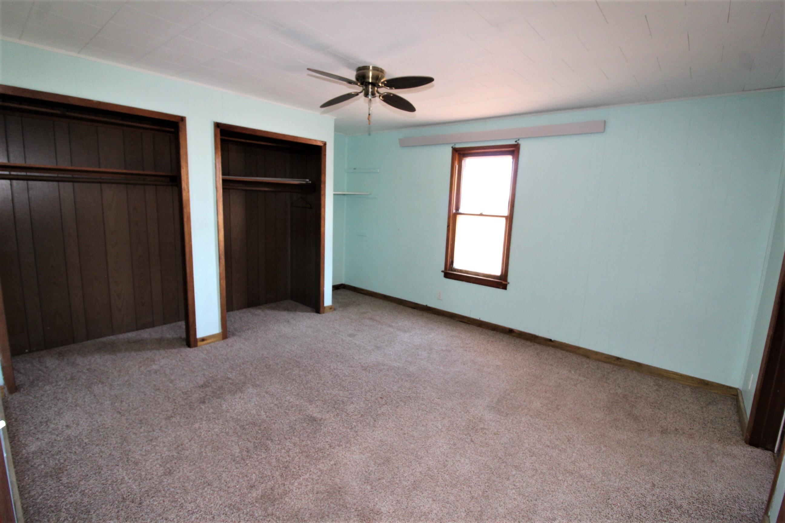 306 E 4th St