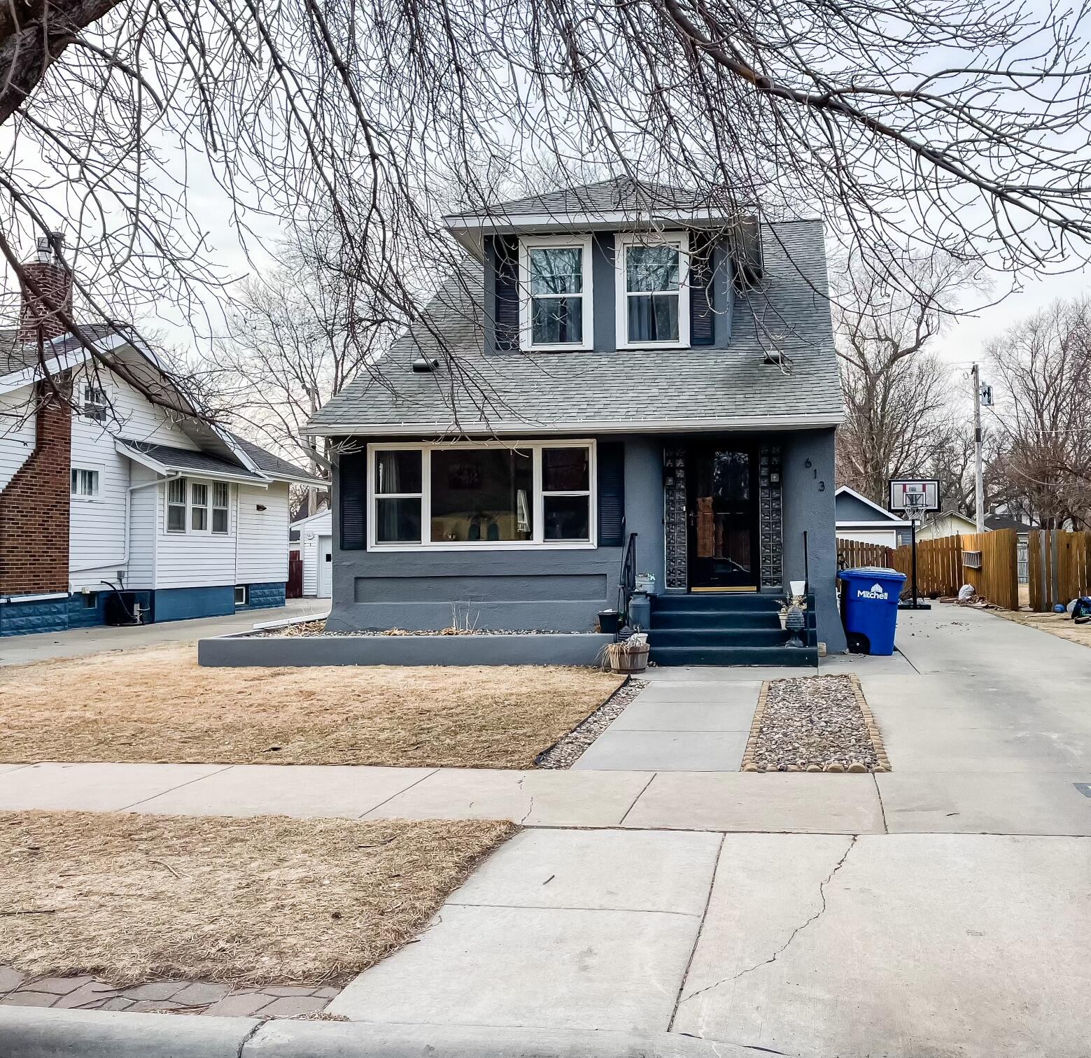613 E 3rd Ave