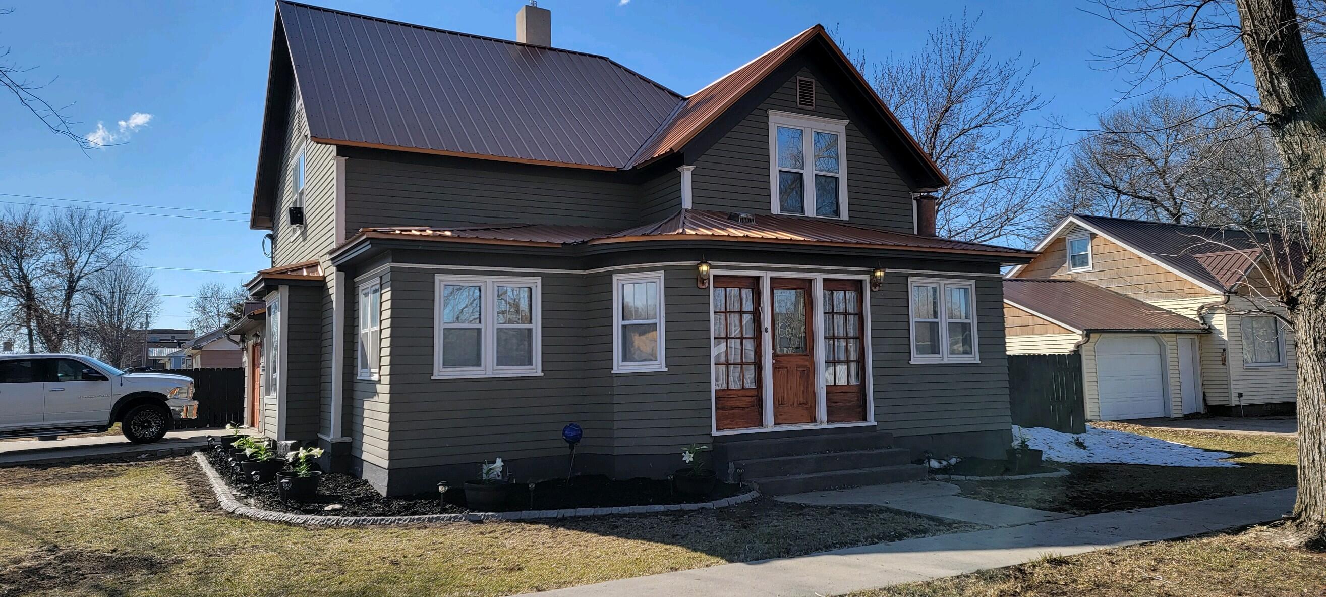 203 E 2nd St