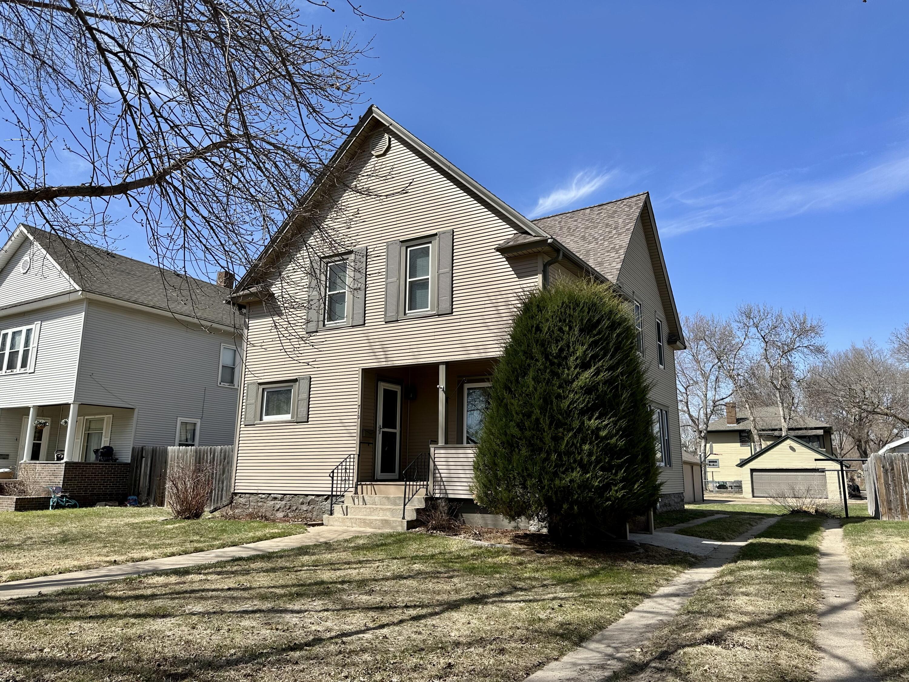 712 E 2nd Ave