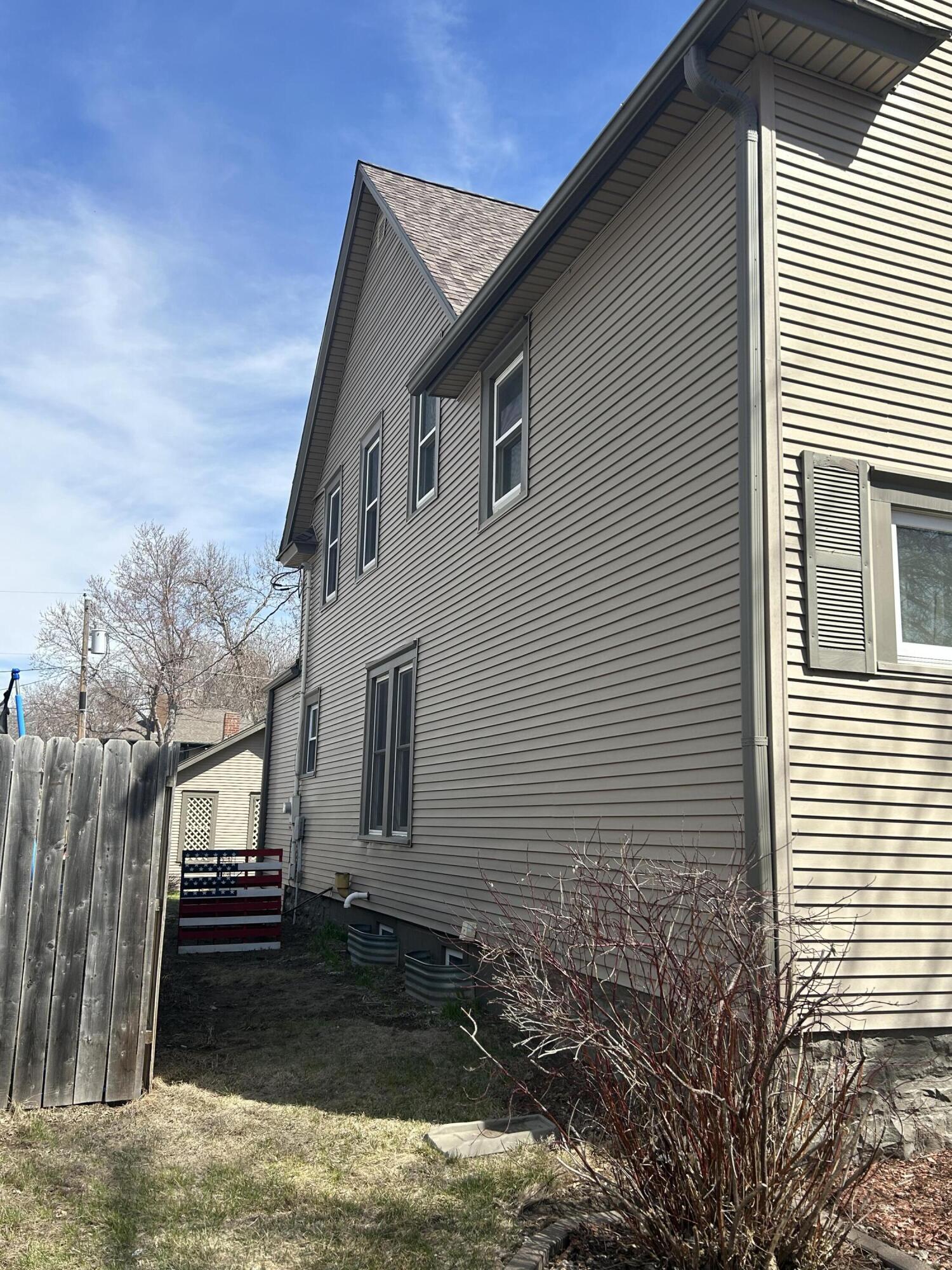 712 E 2nd Ave