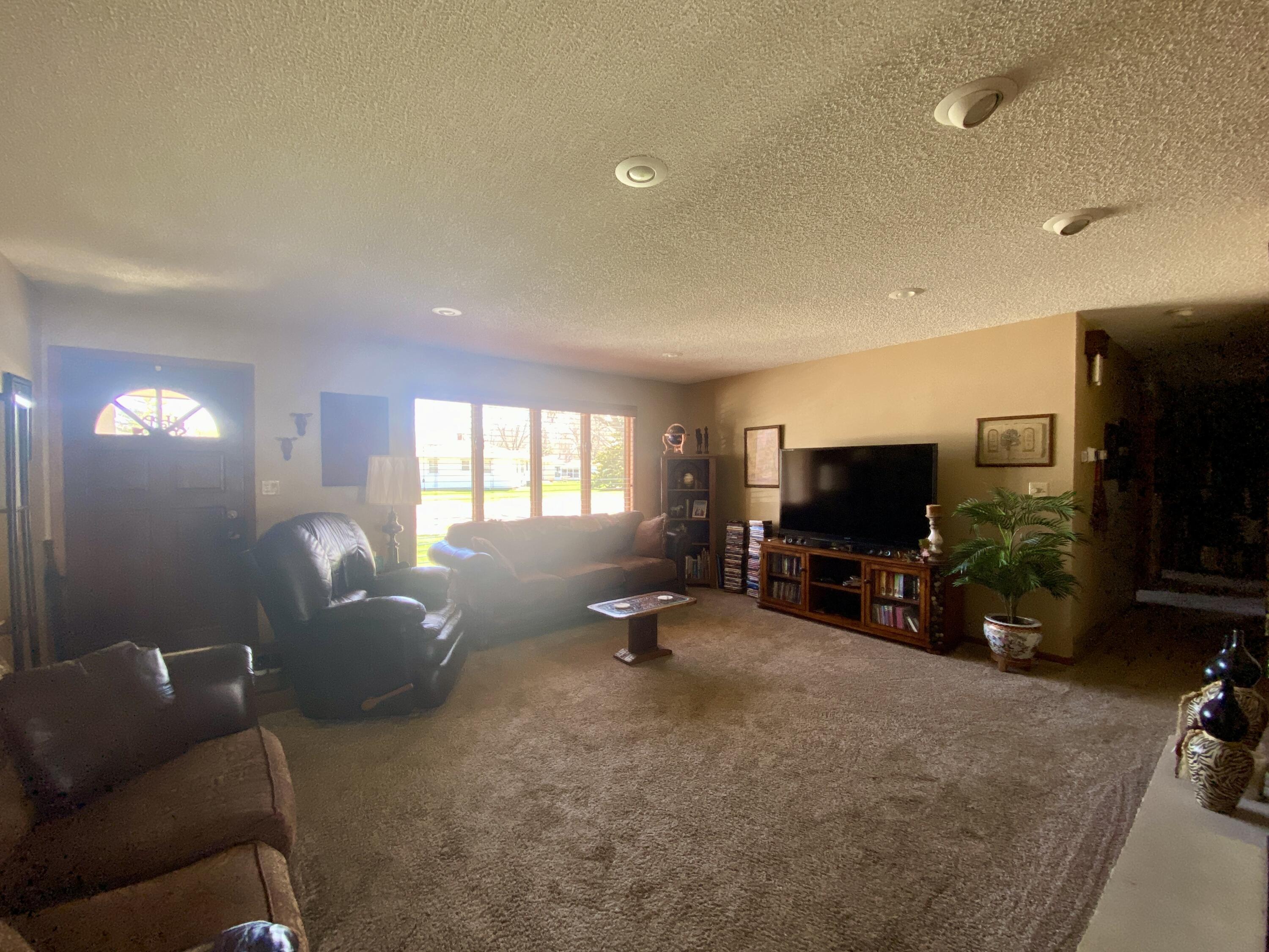 1004 W Cedar Ave
