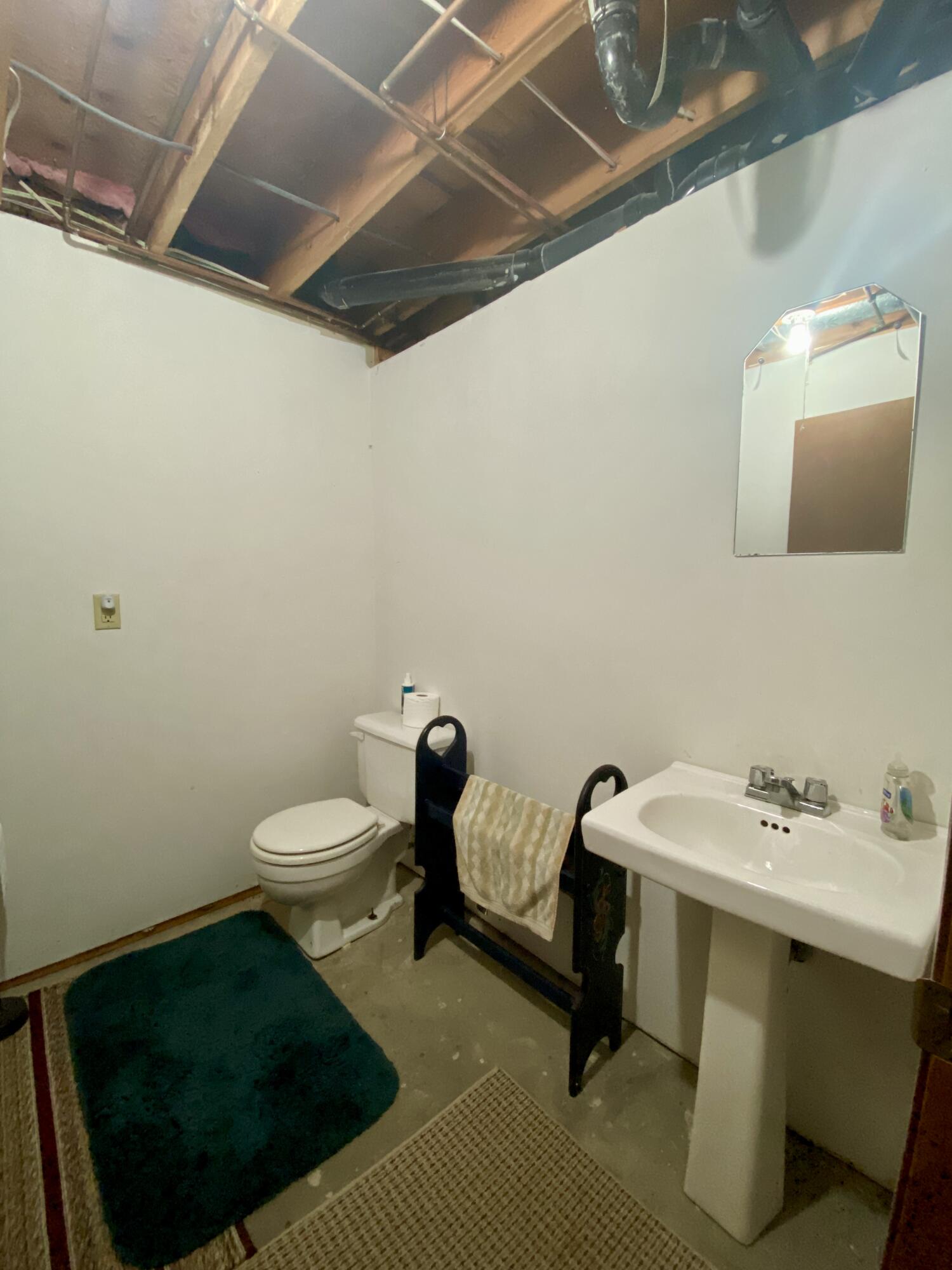 1004 W Cedar Ave