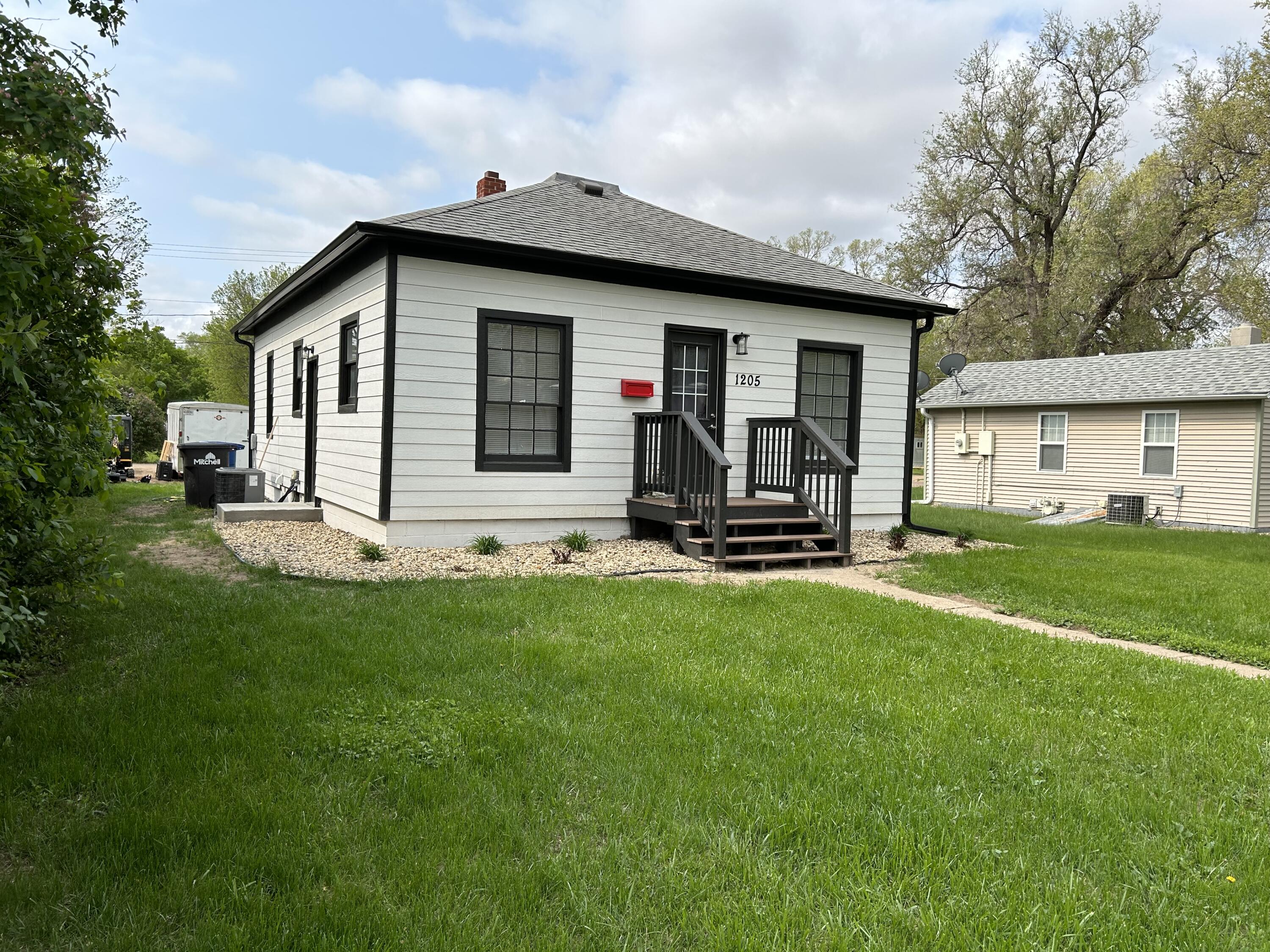 1205 E 2nd Ave