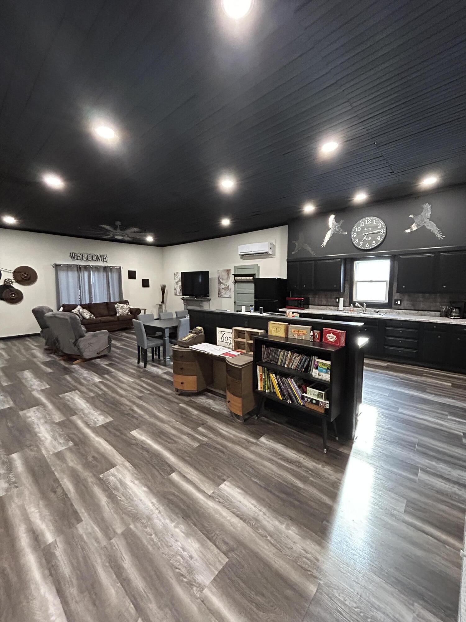 106 E Main St