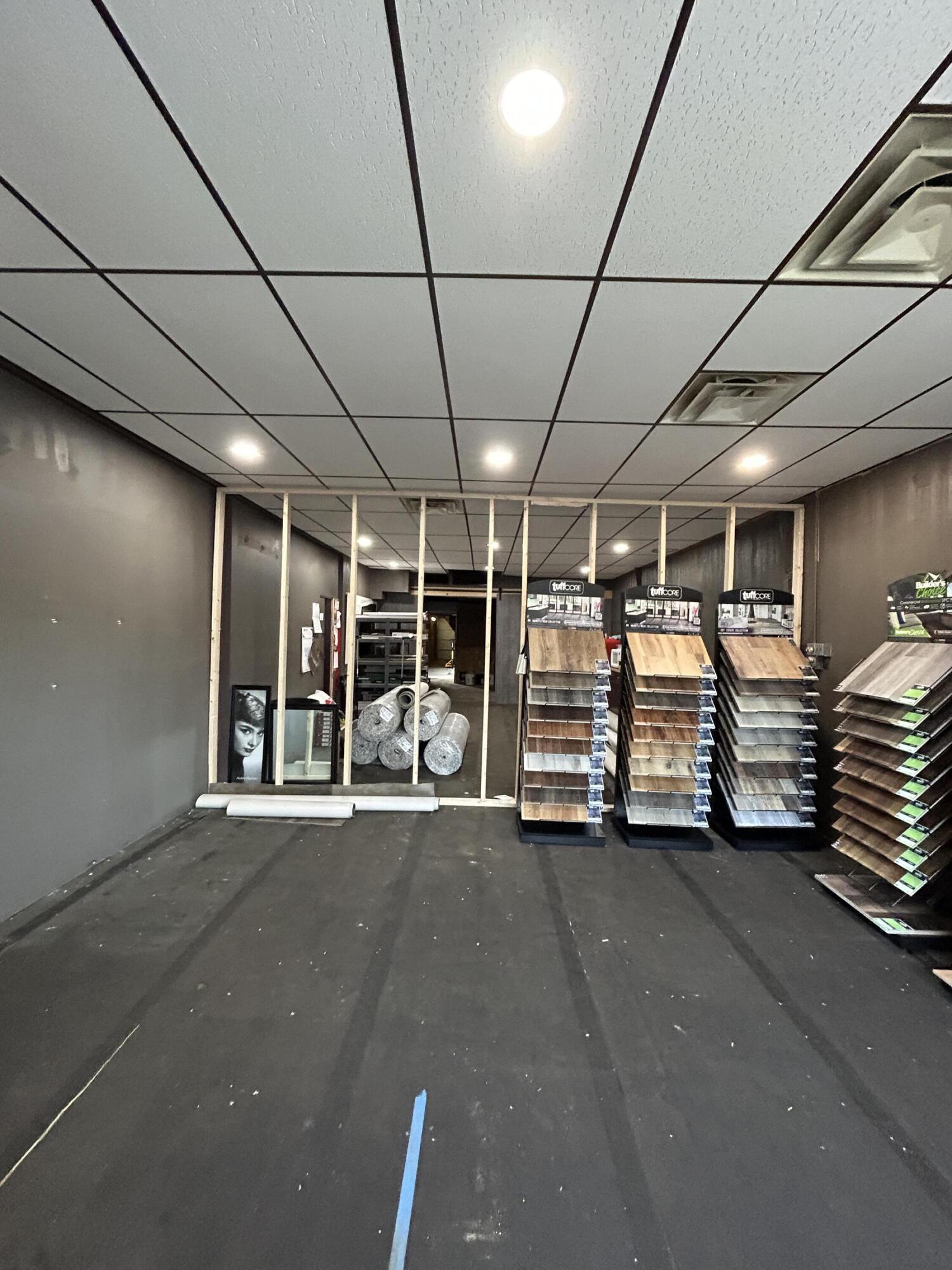 106 E Main St