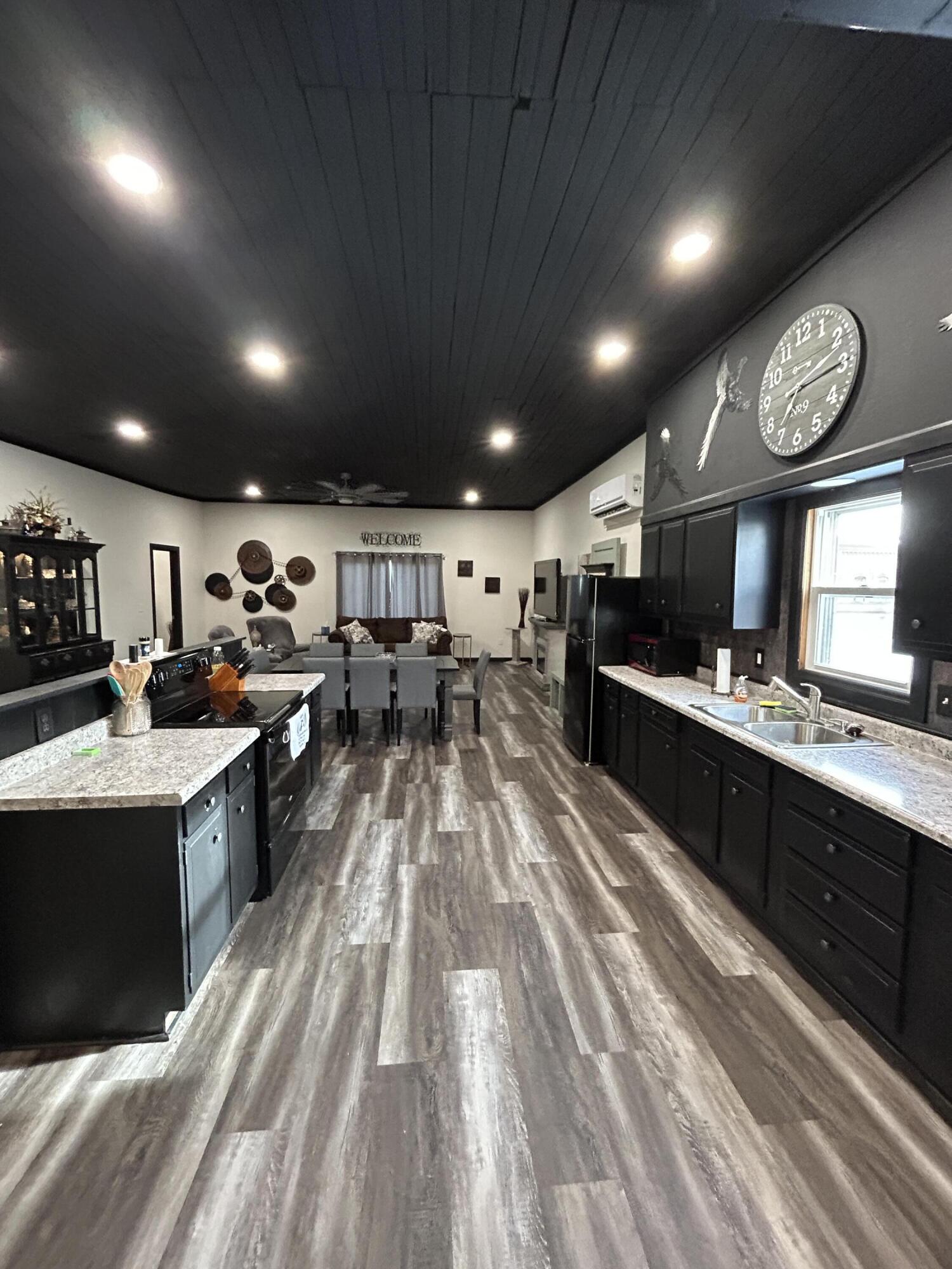 106 E Main St