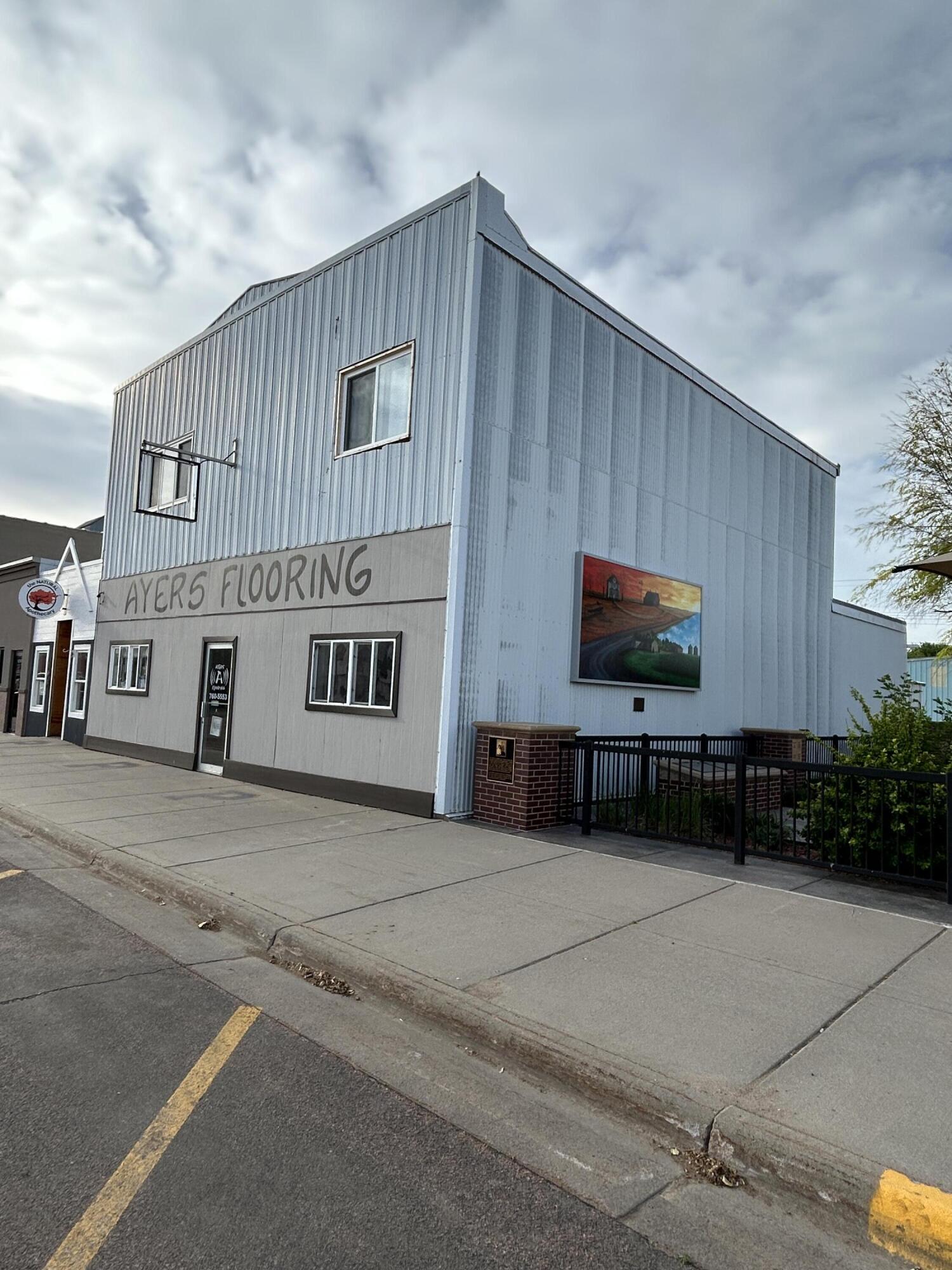 106 E Main St