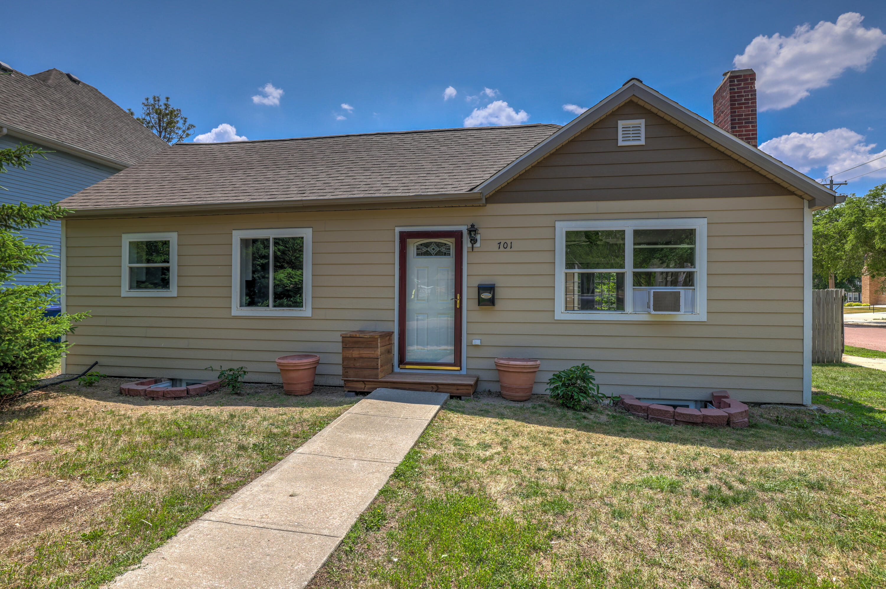701 E 4th Ave