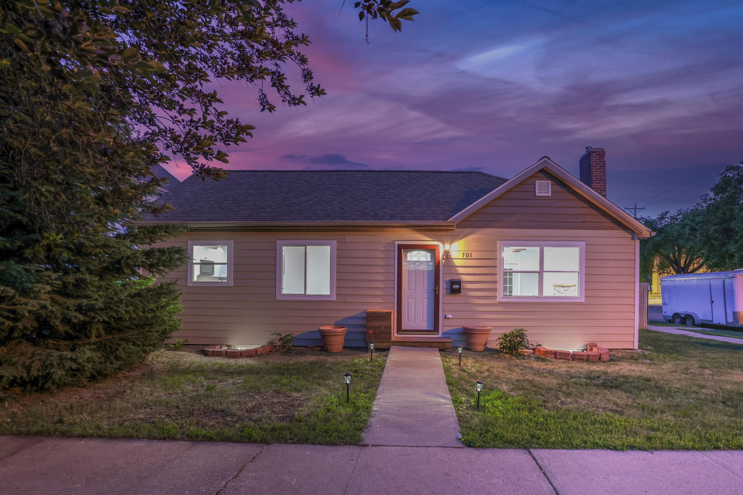 701 E 4th Ave