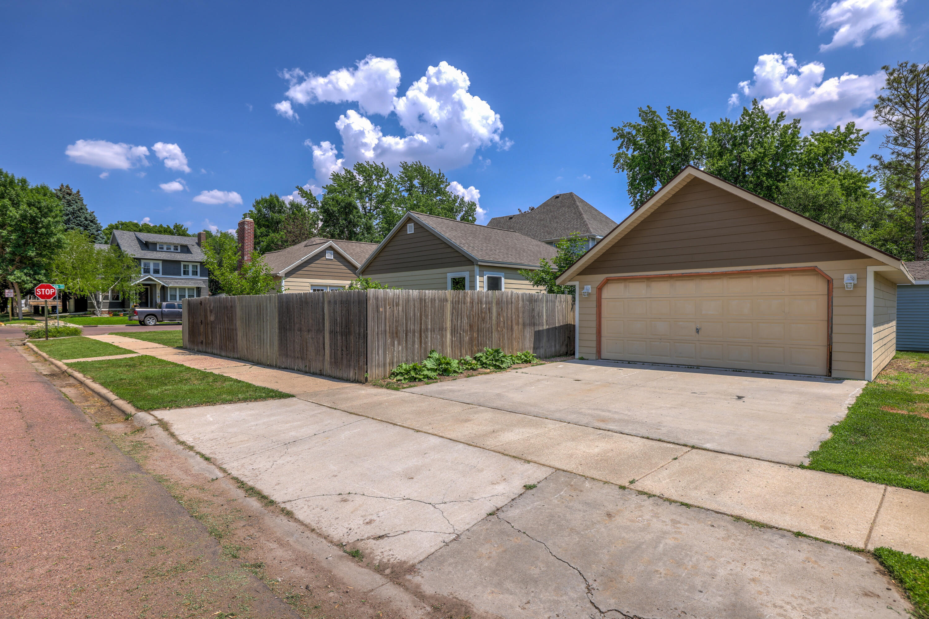 701 E 4th Ave