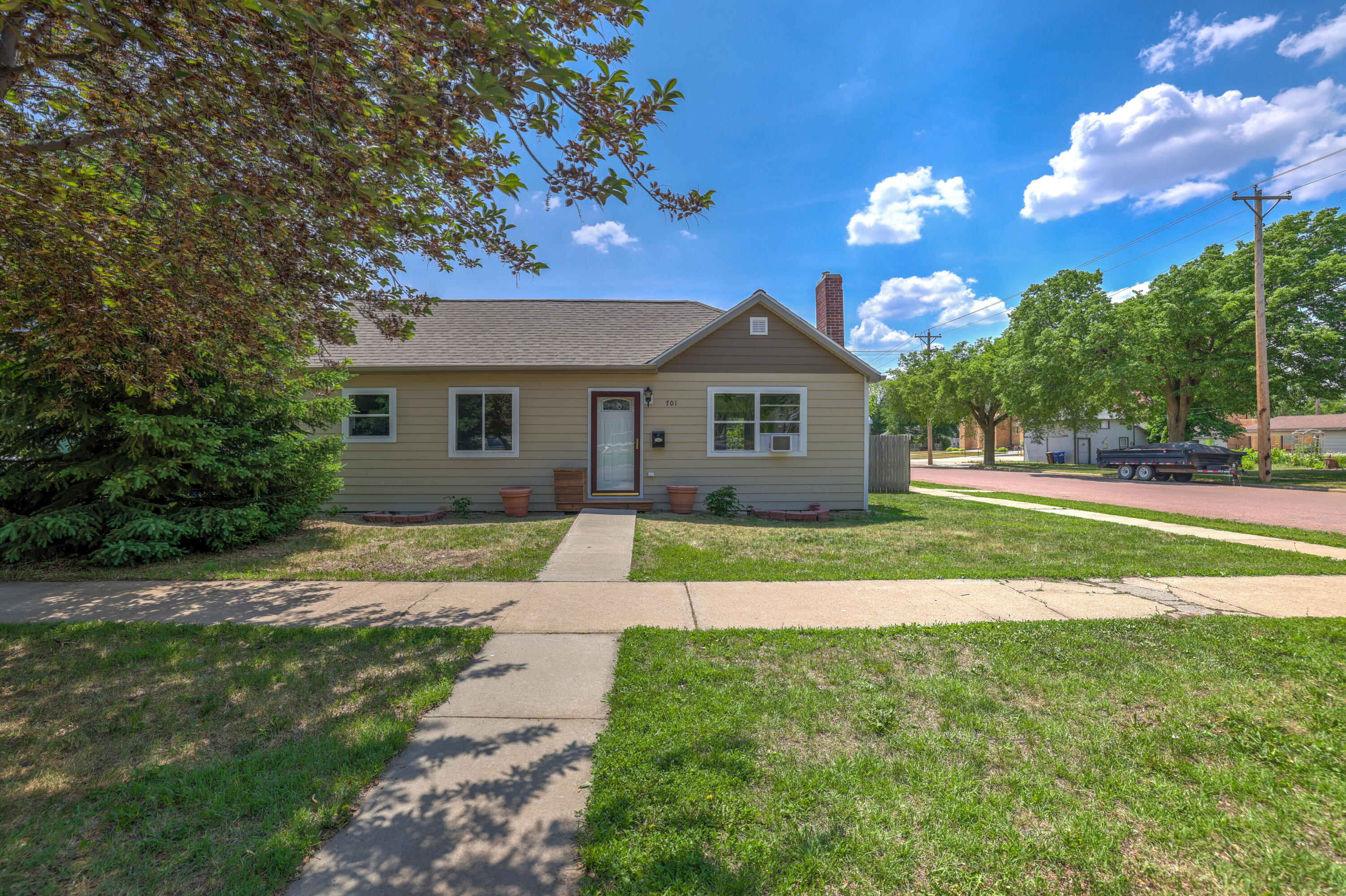 701 E 4th Ave