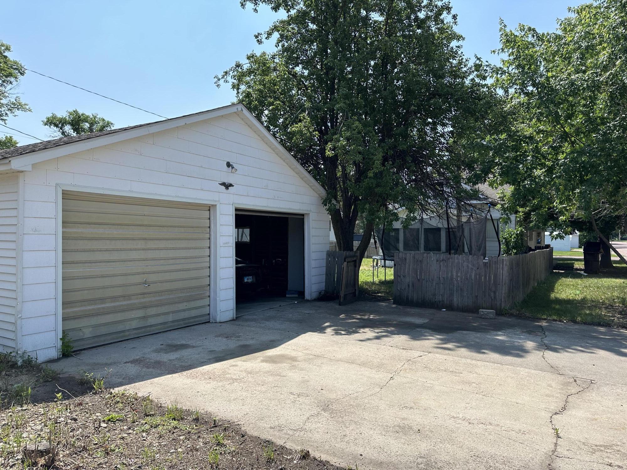 1100 E 2nd Ave