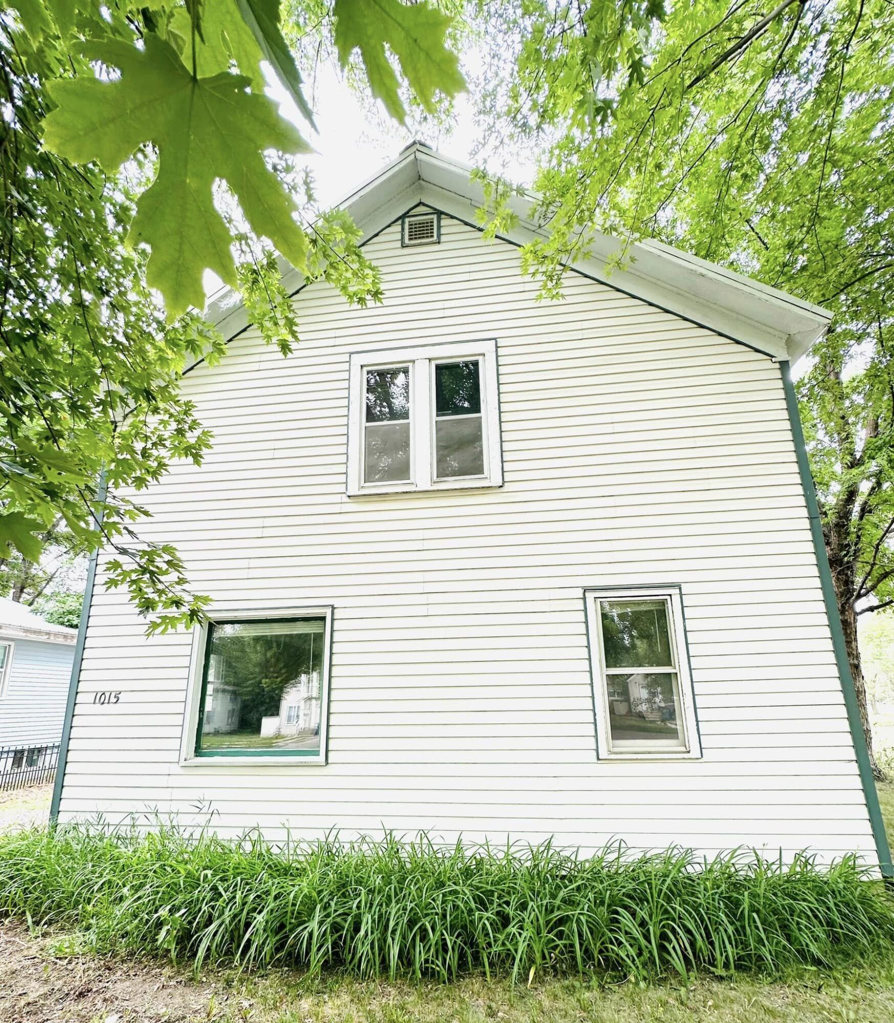 1015 W 3rd Ave