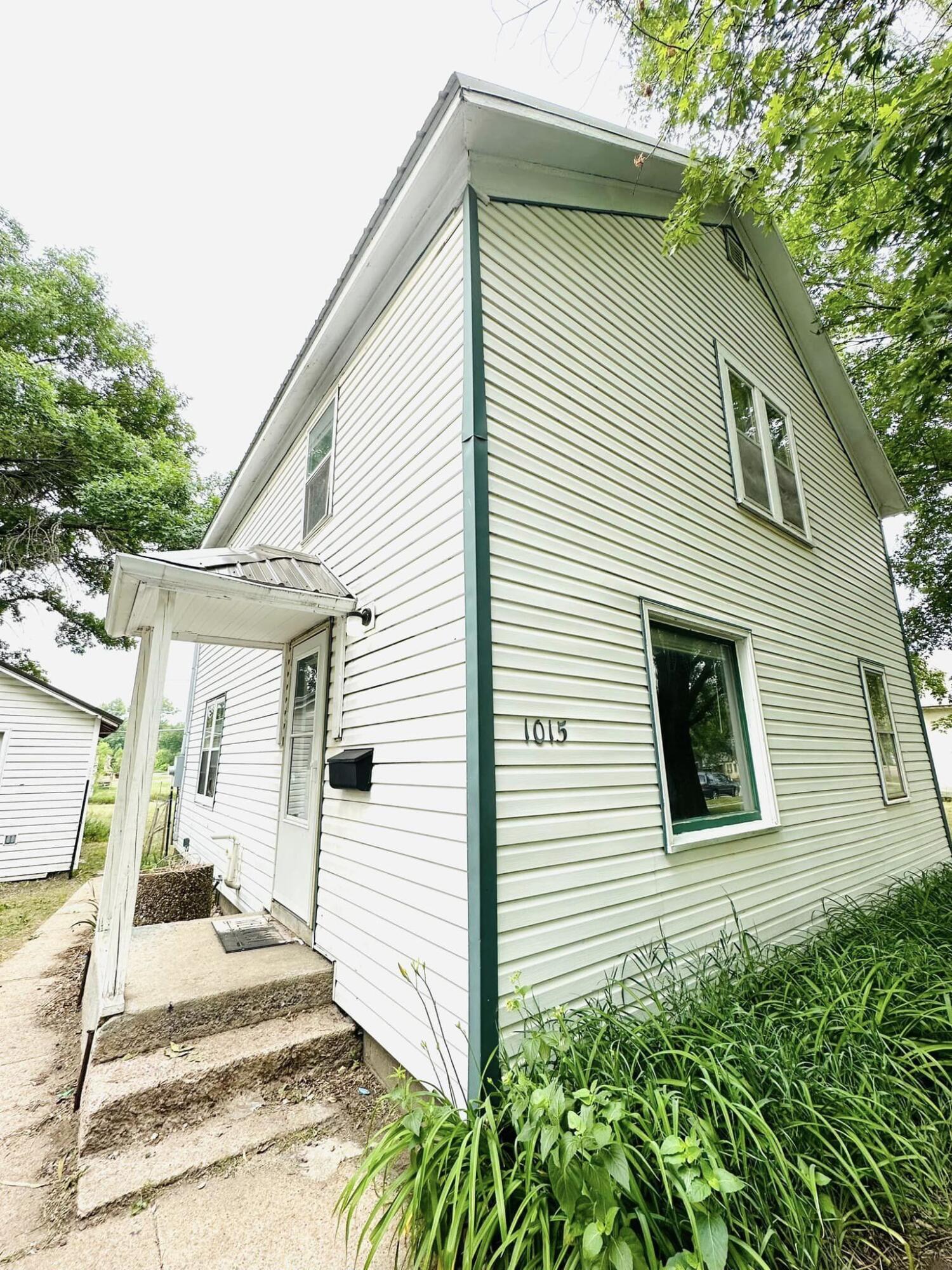 1015 W 3rd Ave