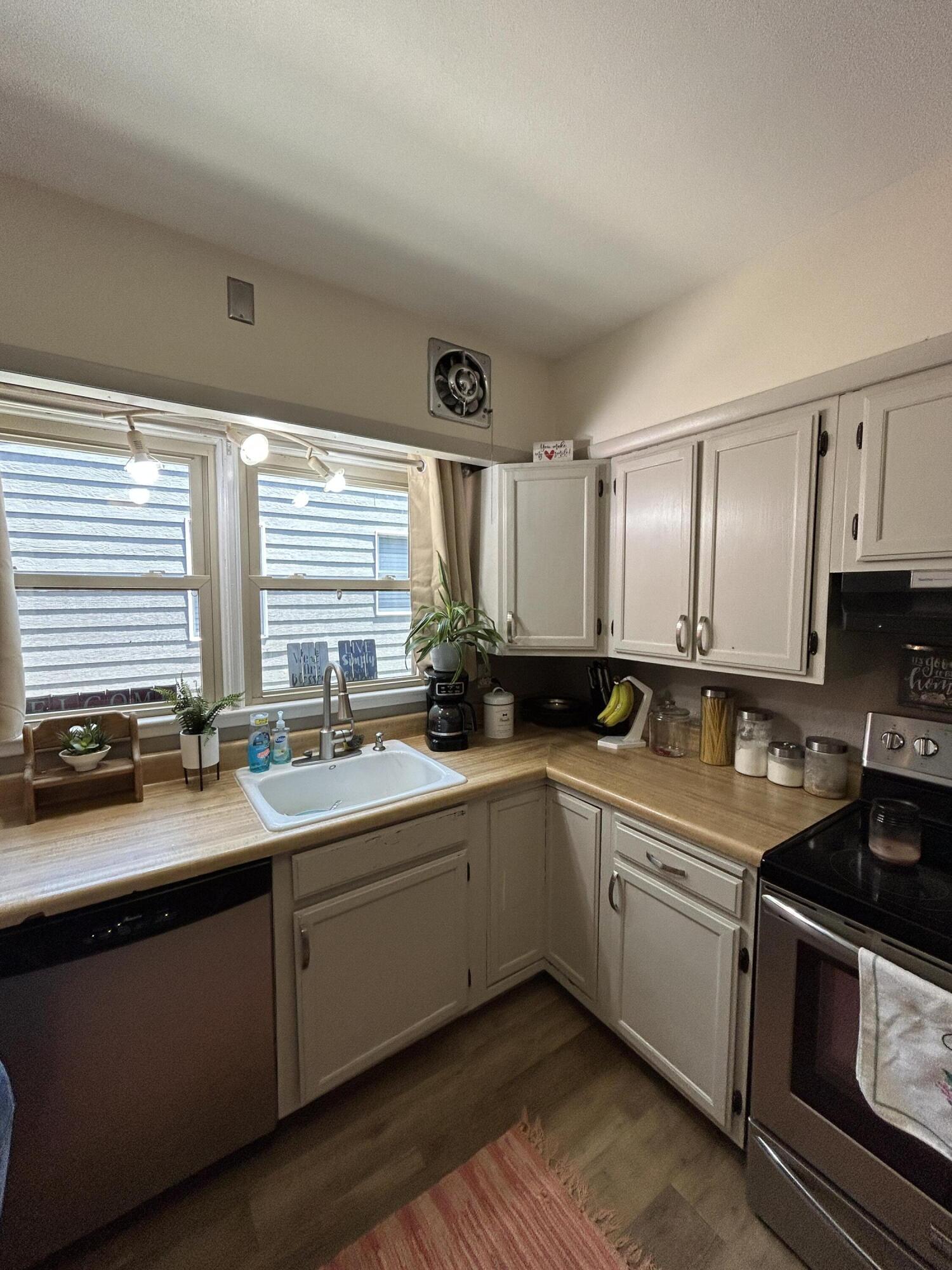500 E 11th Ave