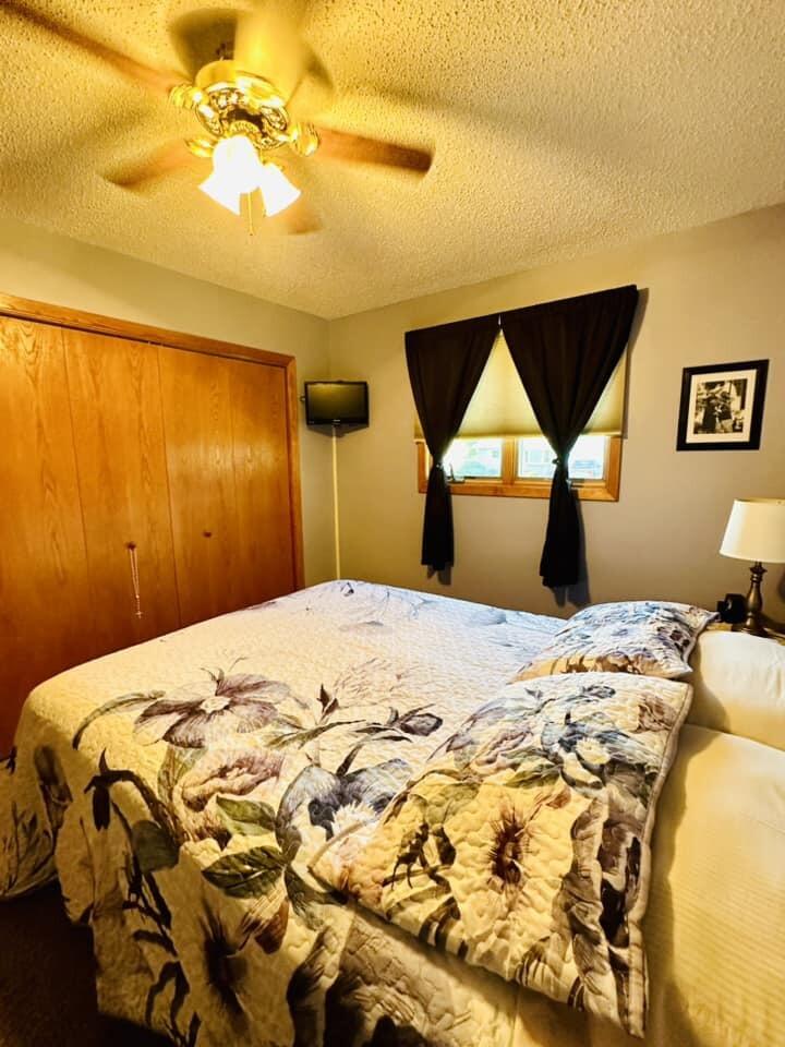 607 E 15th Ave