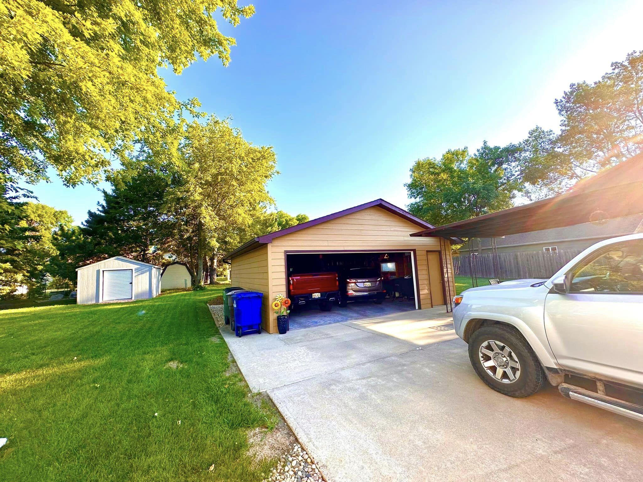 607 E 15th Ave