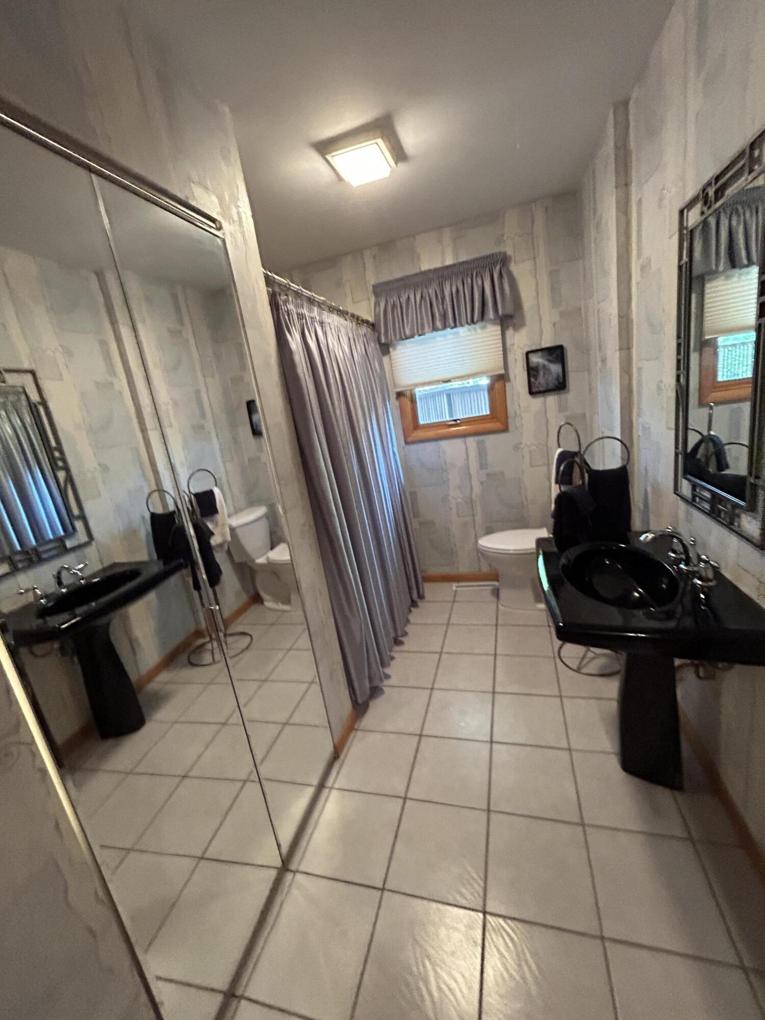 910 Foss Place