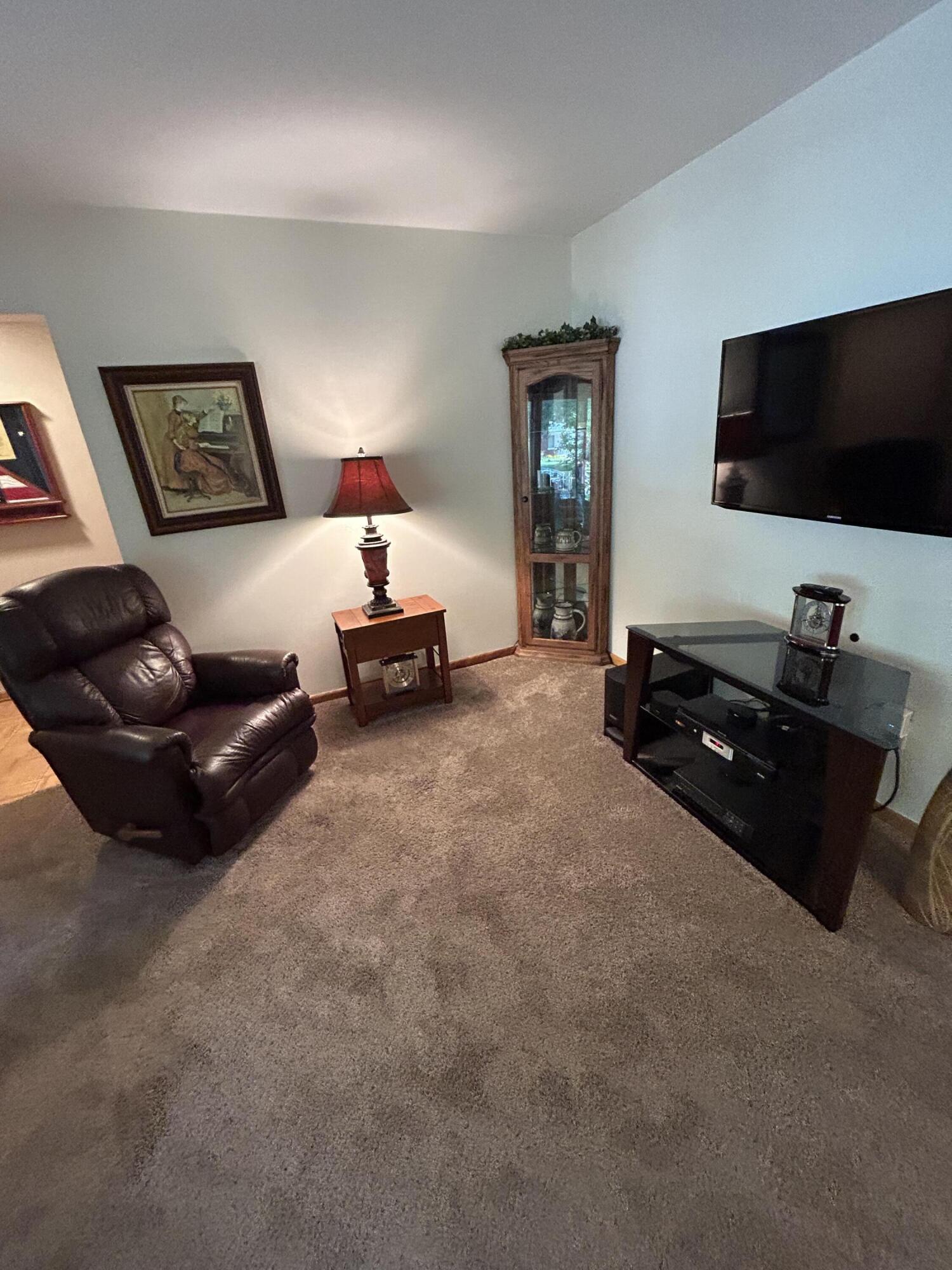 910 Foss Place