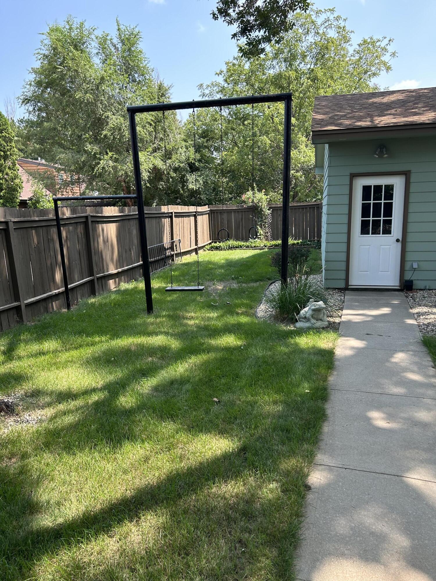 910 Foss Place