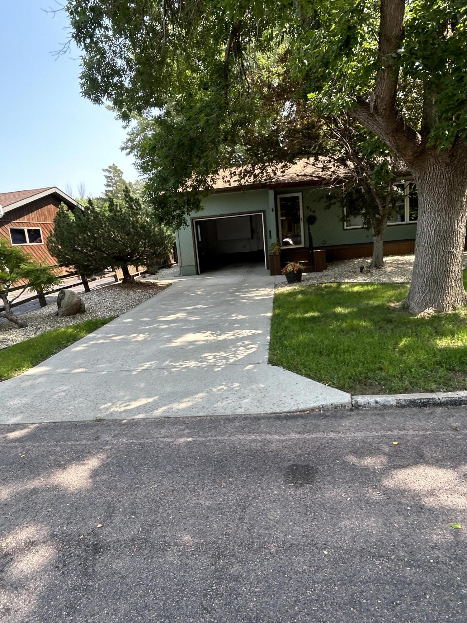 910 Foss Place