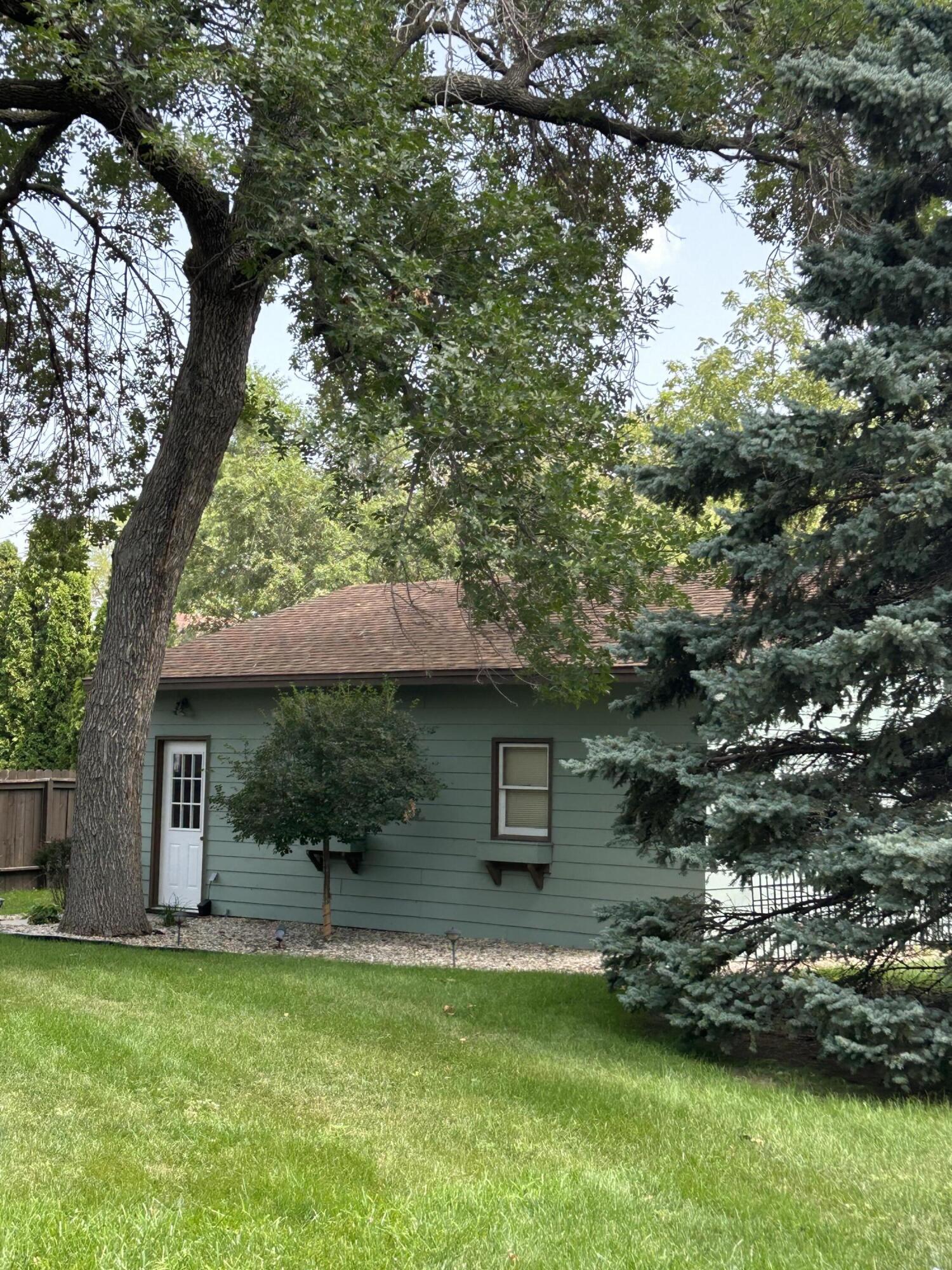 910 Foss Place