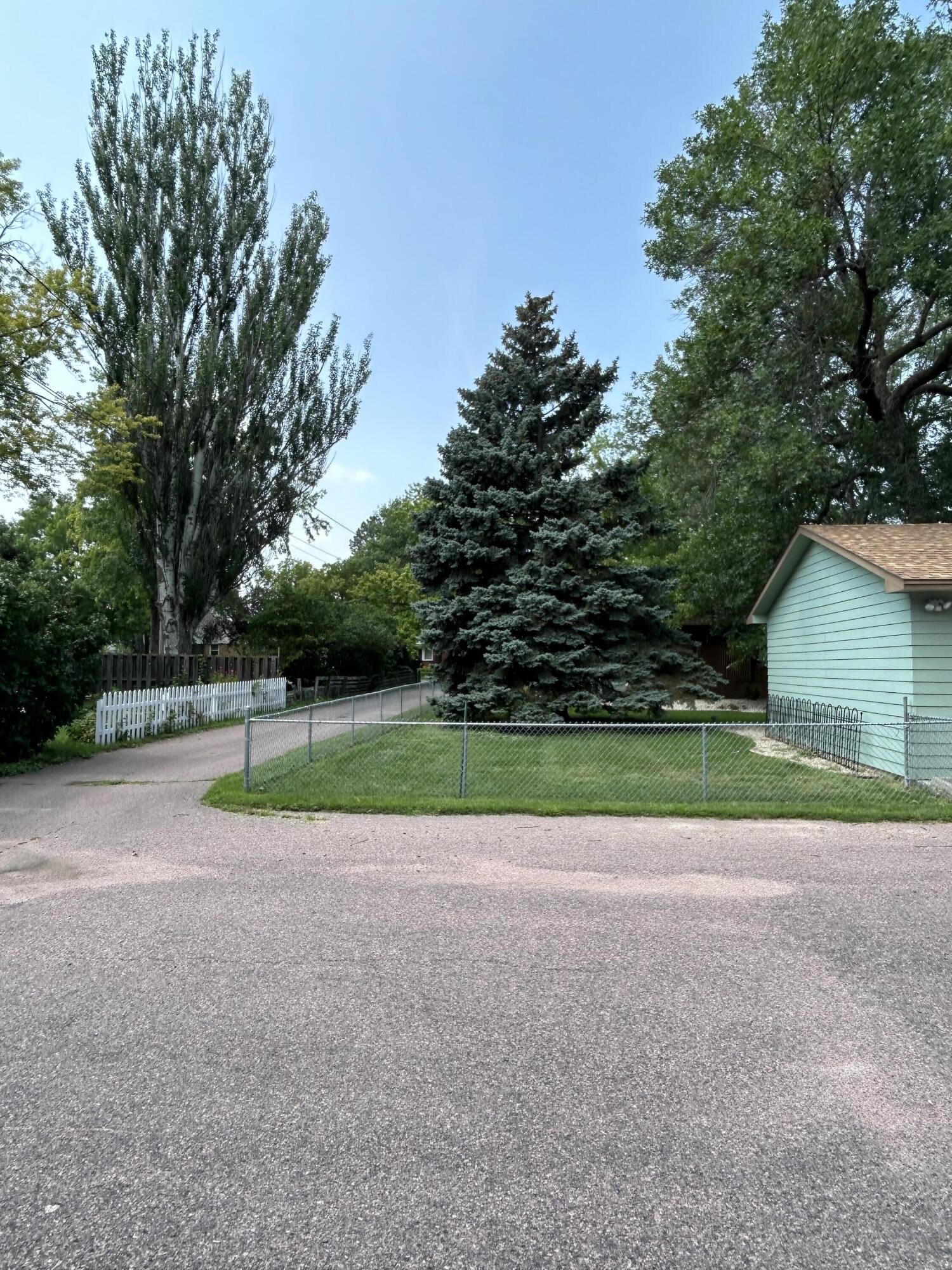 910 Foss Place