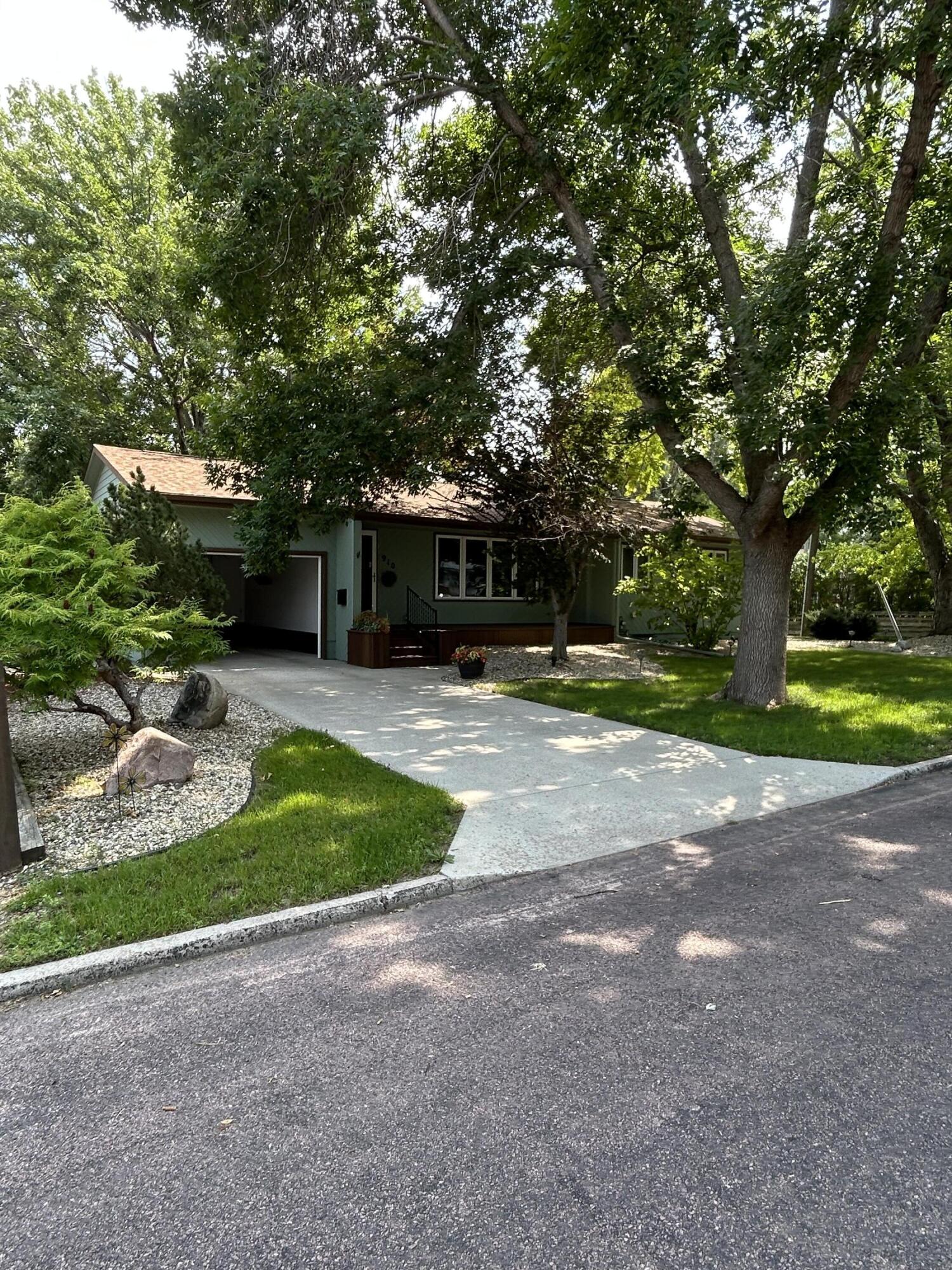 910 Foss Place