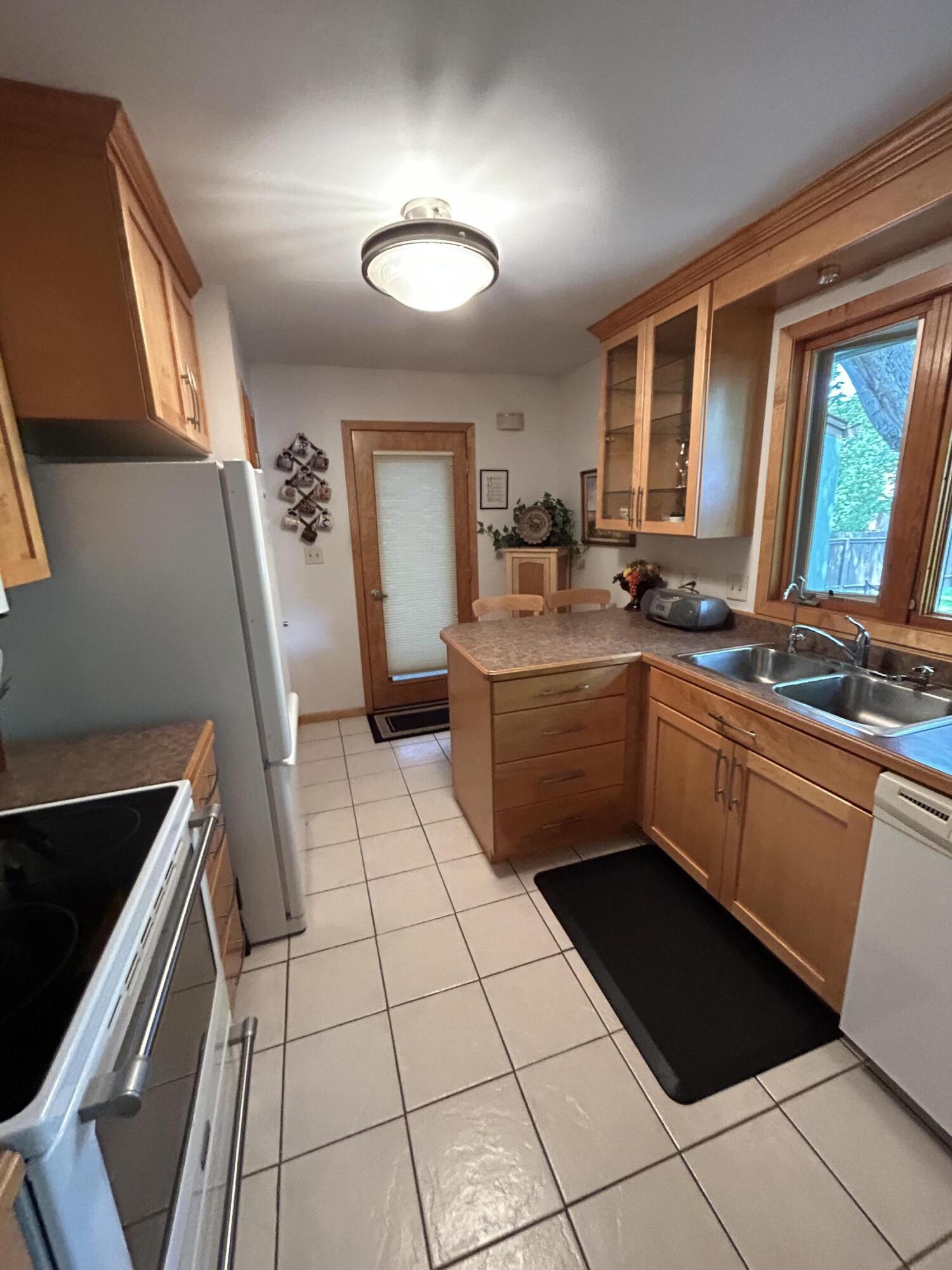 910 Foss Place