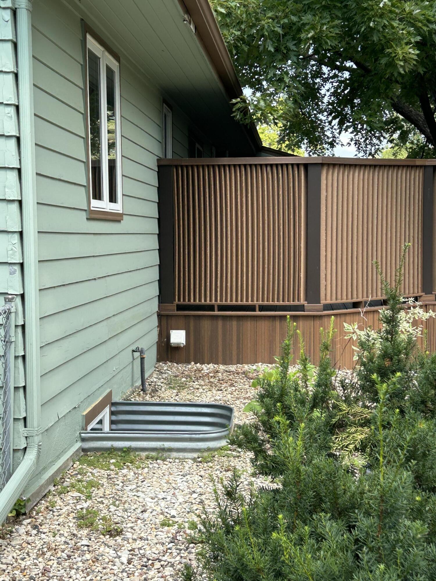 910 Foss Place