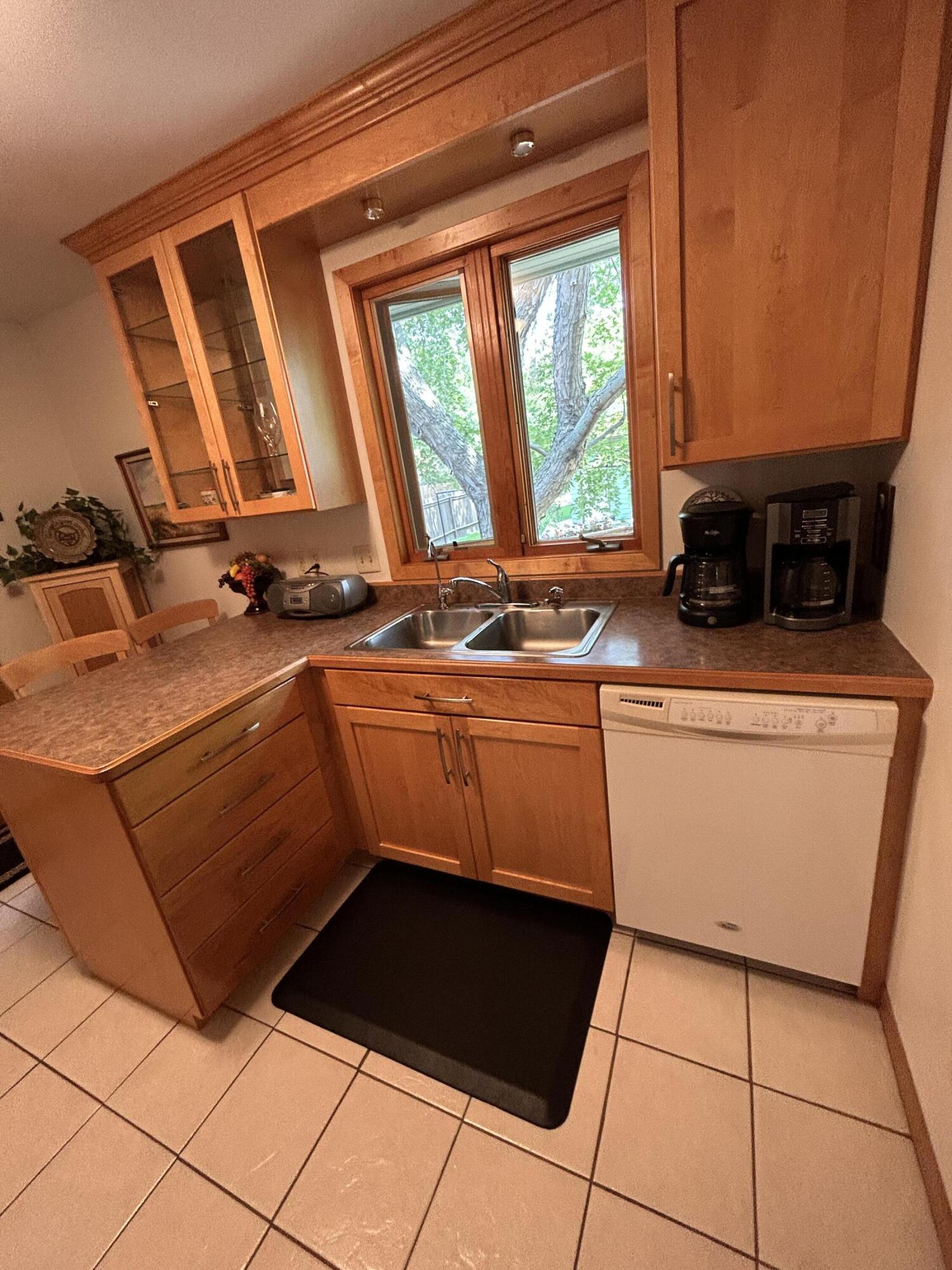 910 Foss Place